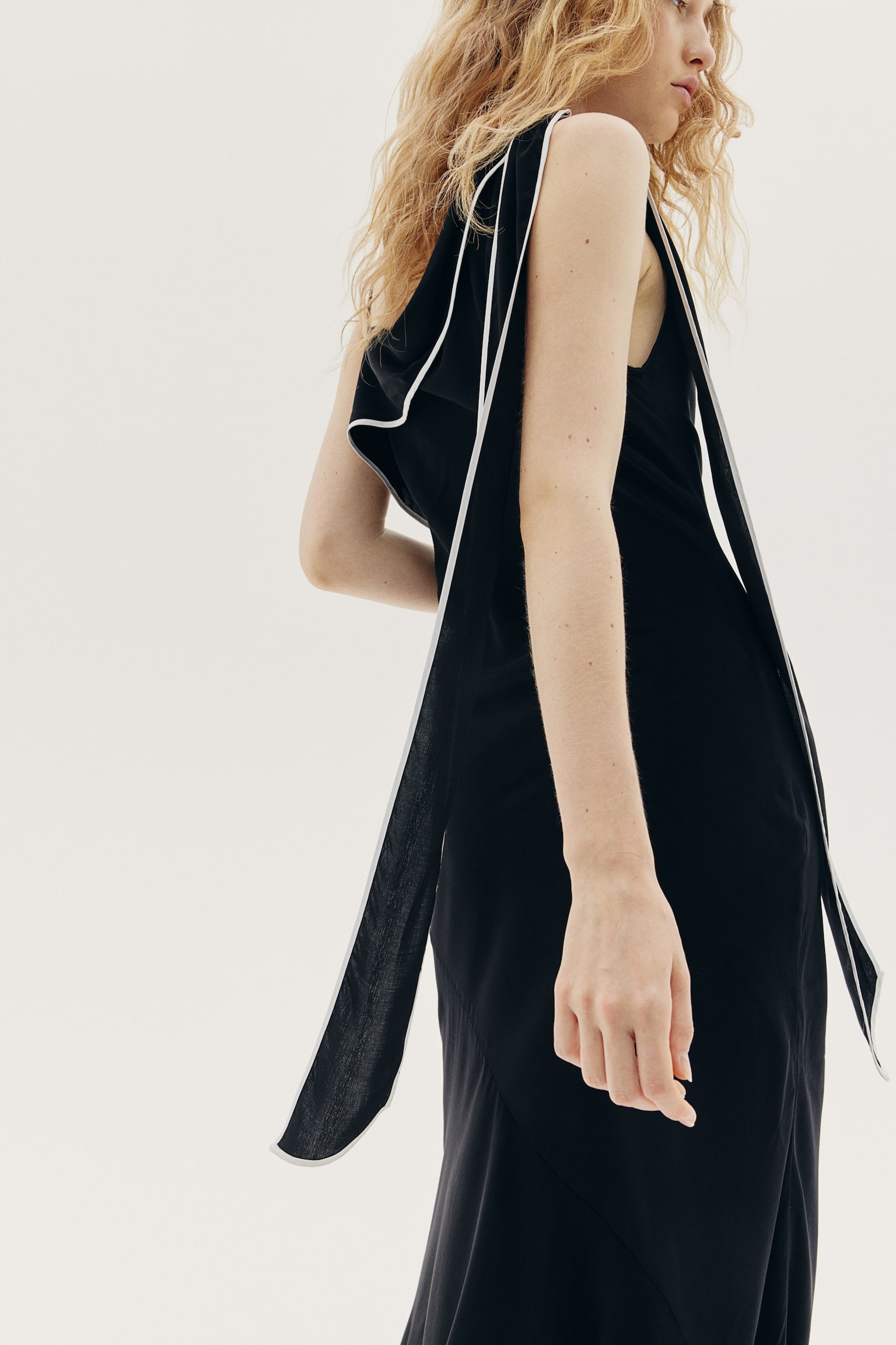 Asymmetric dress - Black - 3