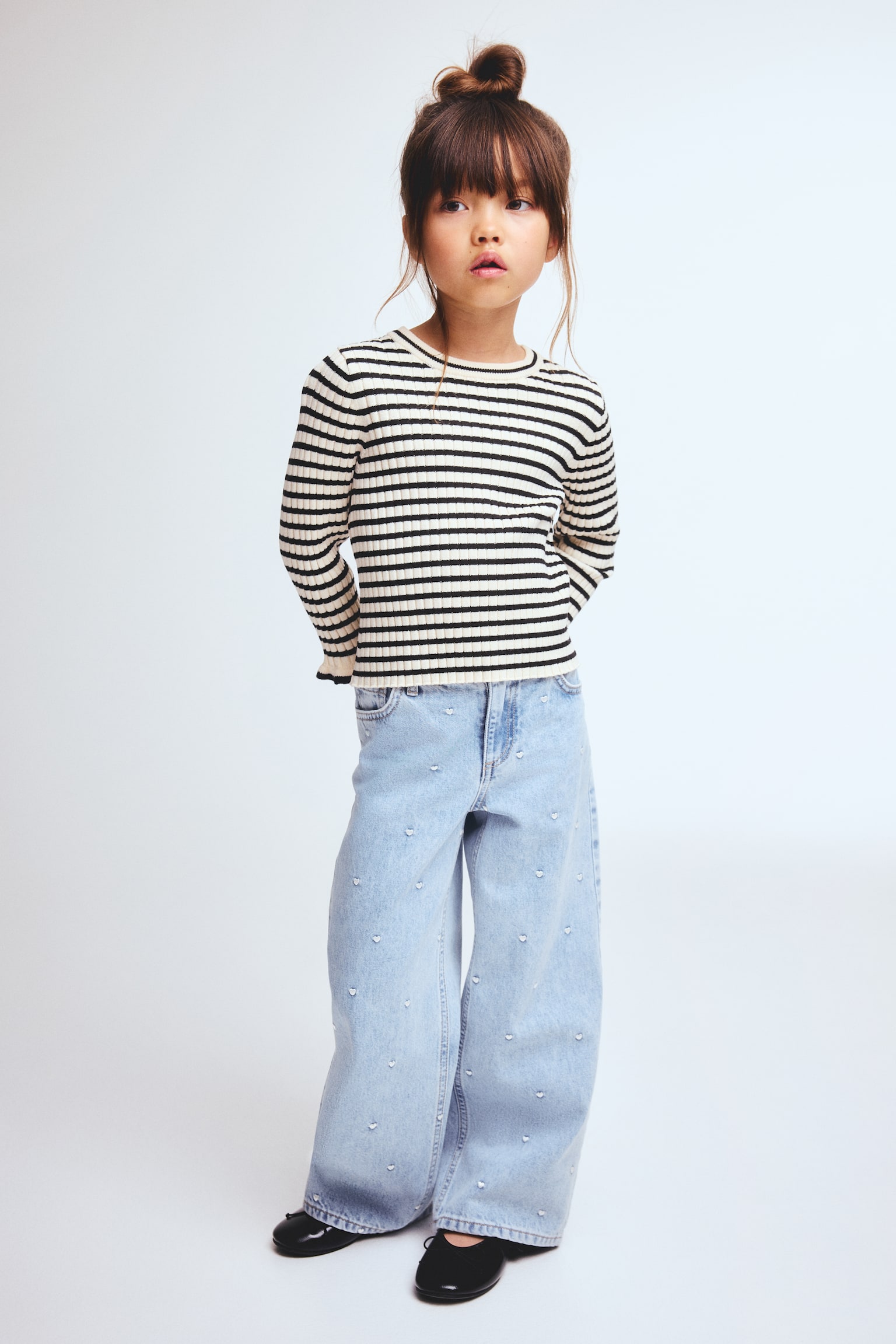 Jeans med motiver og vide ben - Lys denimblå/Hjerter/Lys denimblå/Sløjfer/Denimblå/Blomstret - 2