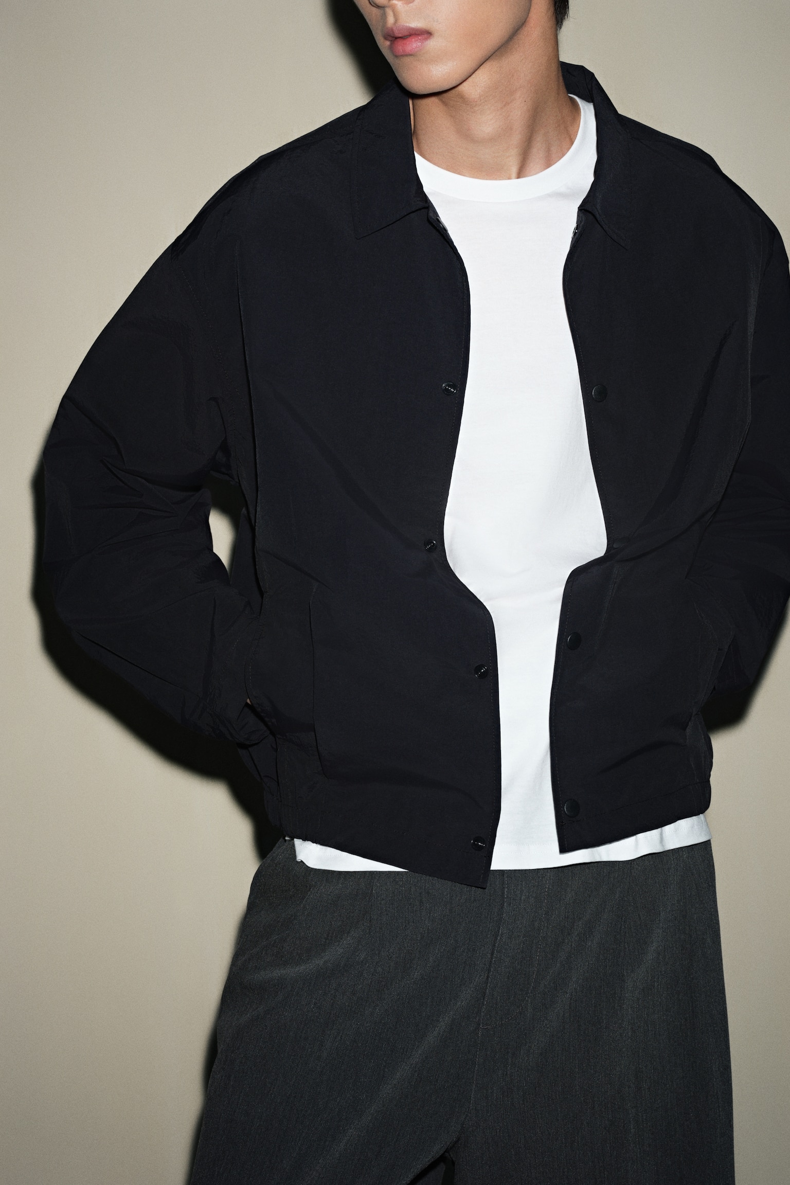 Áo khoác Loose Fit - Màu đen/Màu xanh kaki nhạt - 5