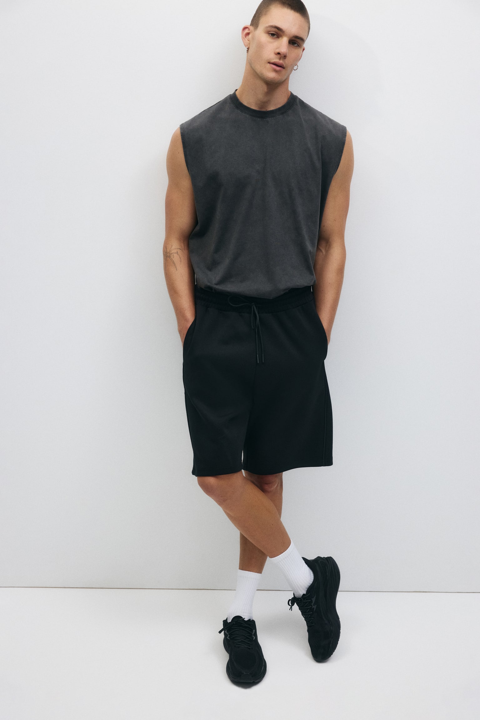 Loose Fit Sports shorts with DryMove™ - Black/Beige/Light grey marl - 1