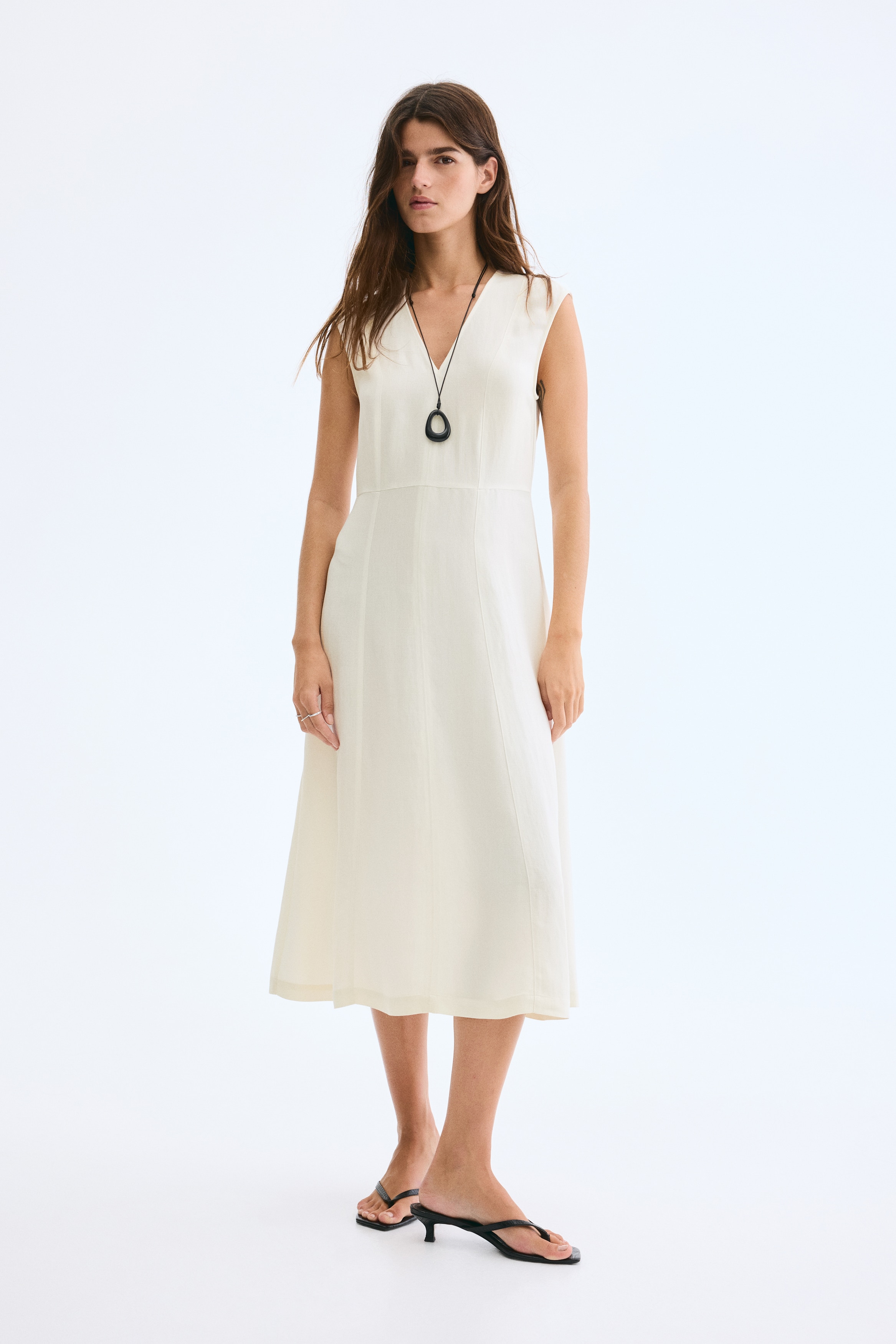 Sleeveless midi dress