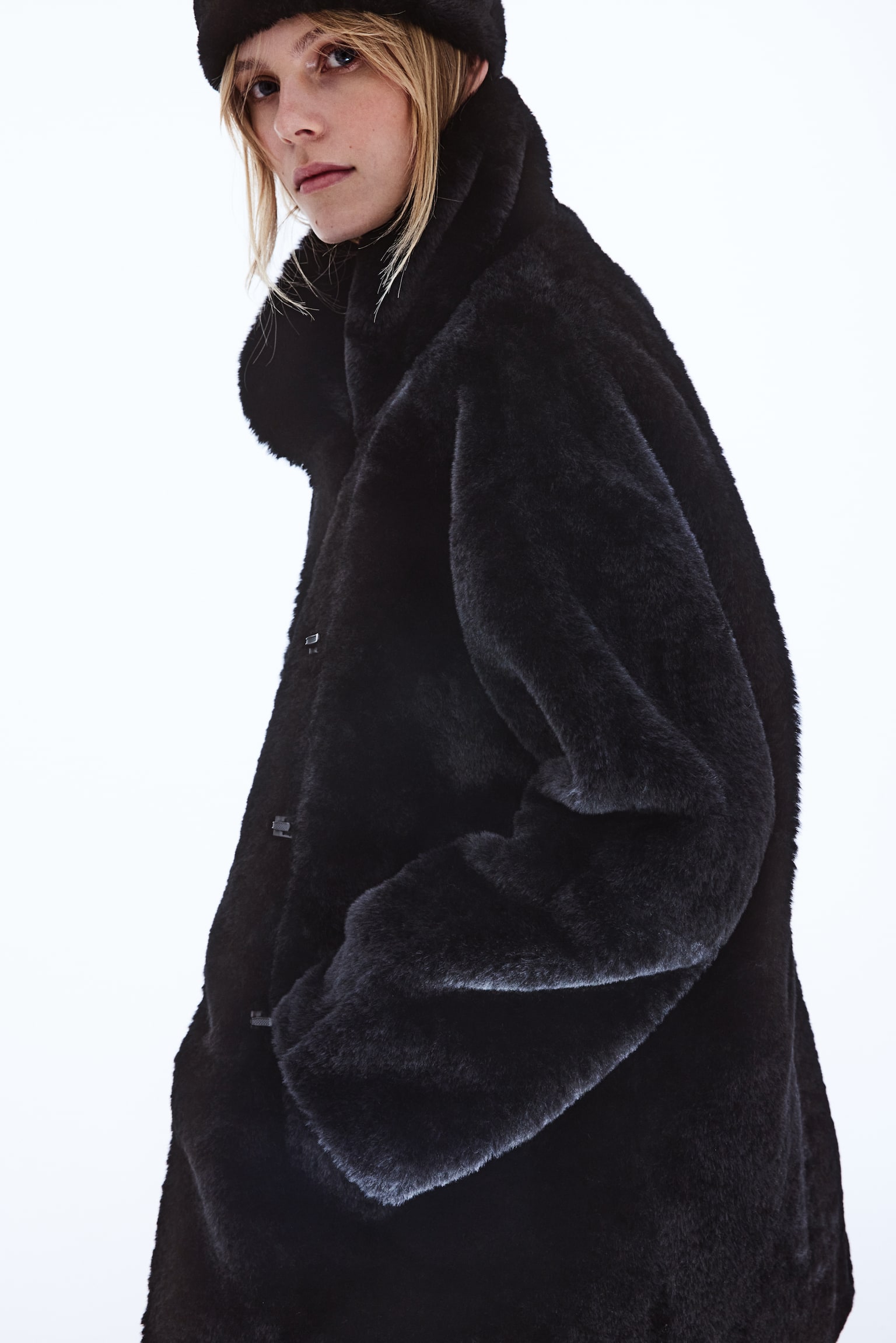 Fluffy coat - Black/Cream - 3