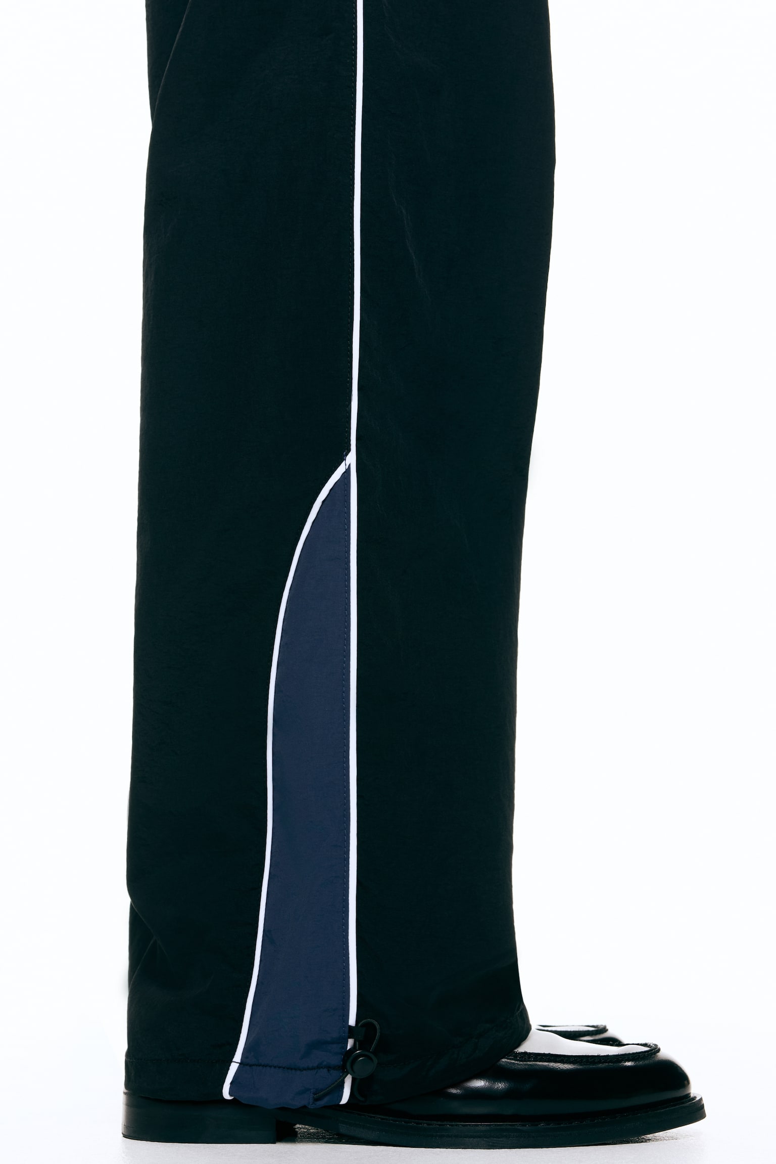 Мужские брюки H&M Loose-Fit Nylon Track Pants, цвет: Чёрный — фото 5