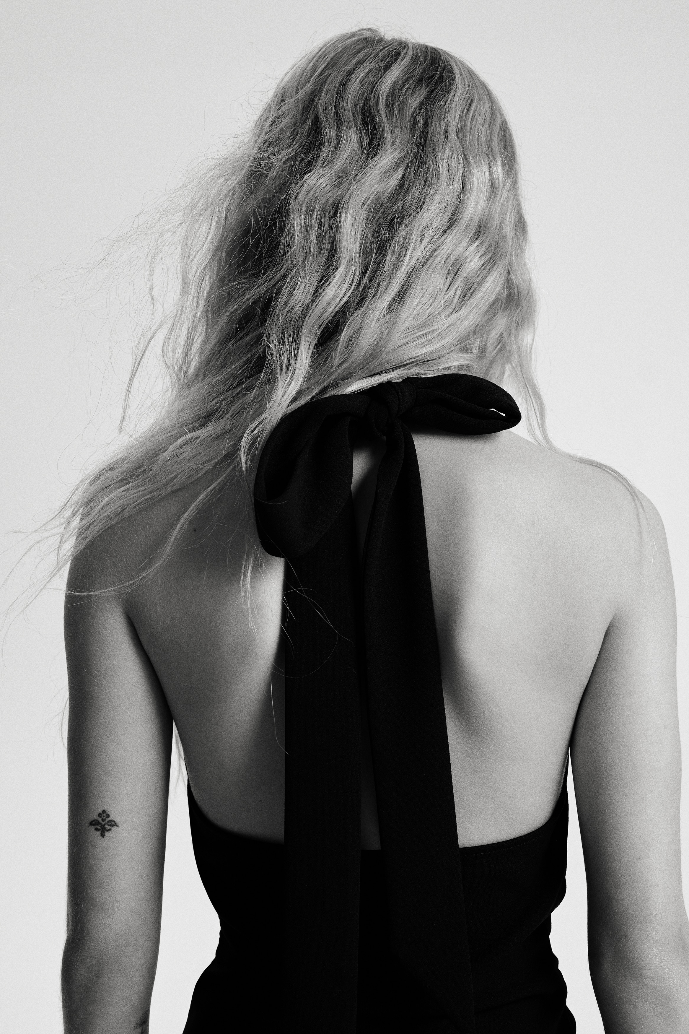 Draperad halterneck-klänning - Svart/Mörkbrun