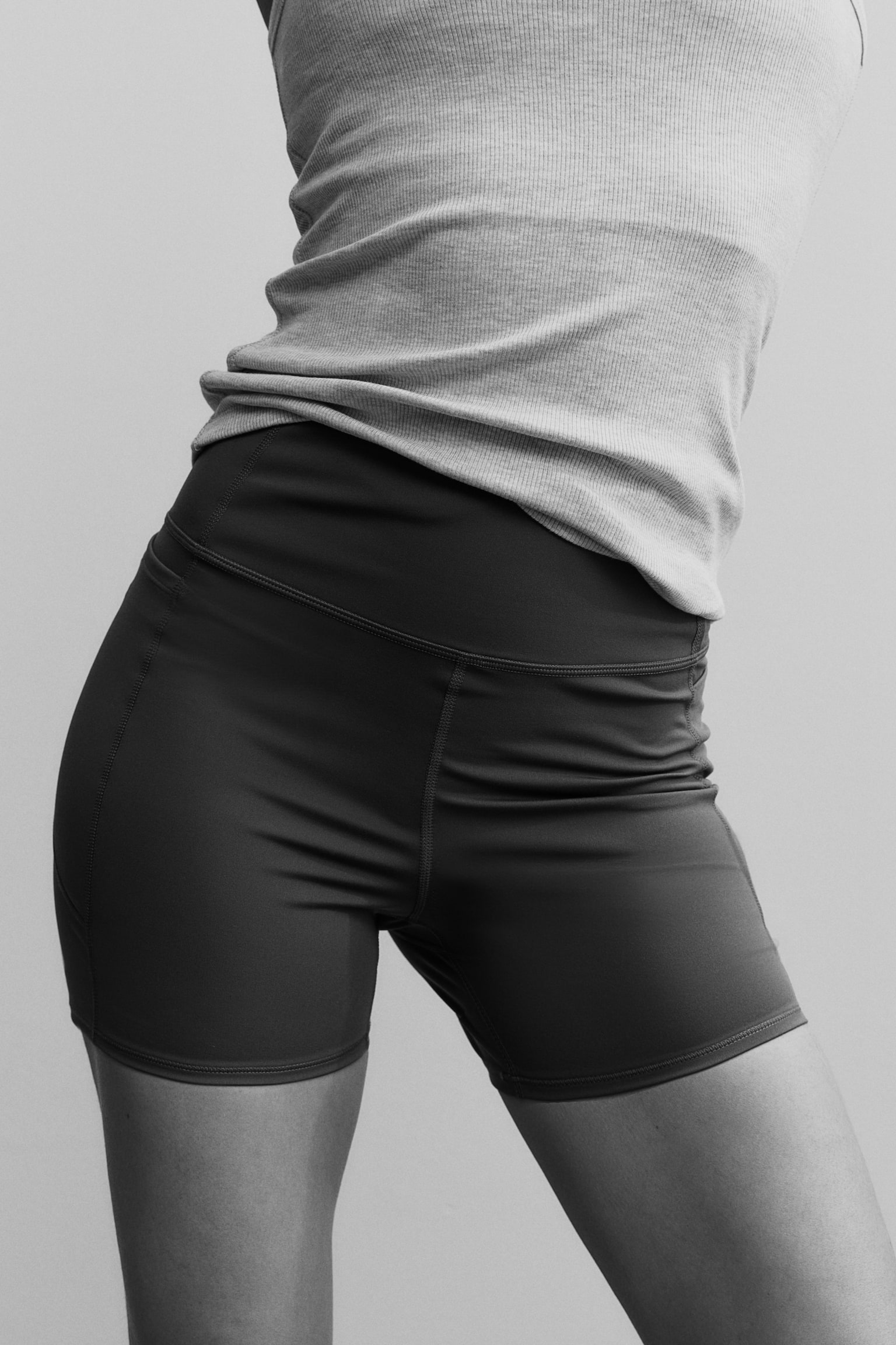 Pocket-detail sports hotpants in DryMove™ - Khaki green/Black - 8