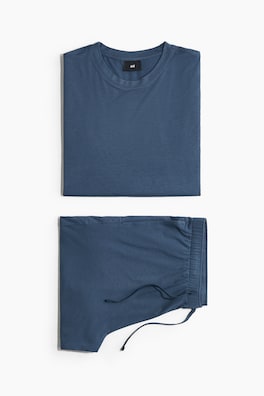 Pyjamas med T-shirt och shorts