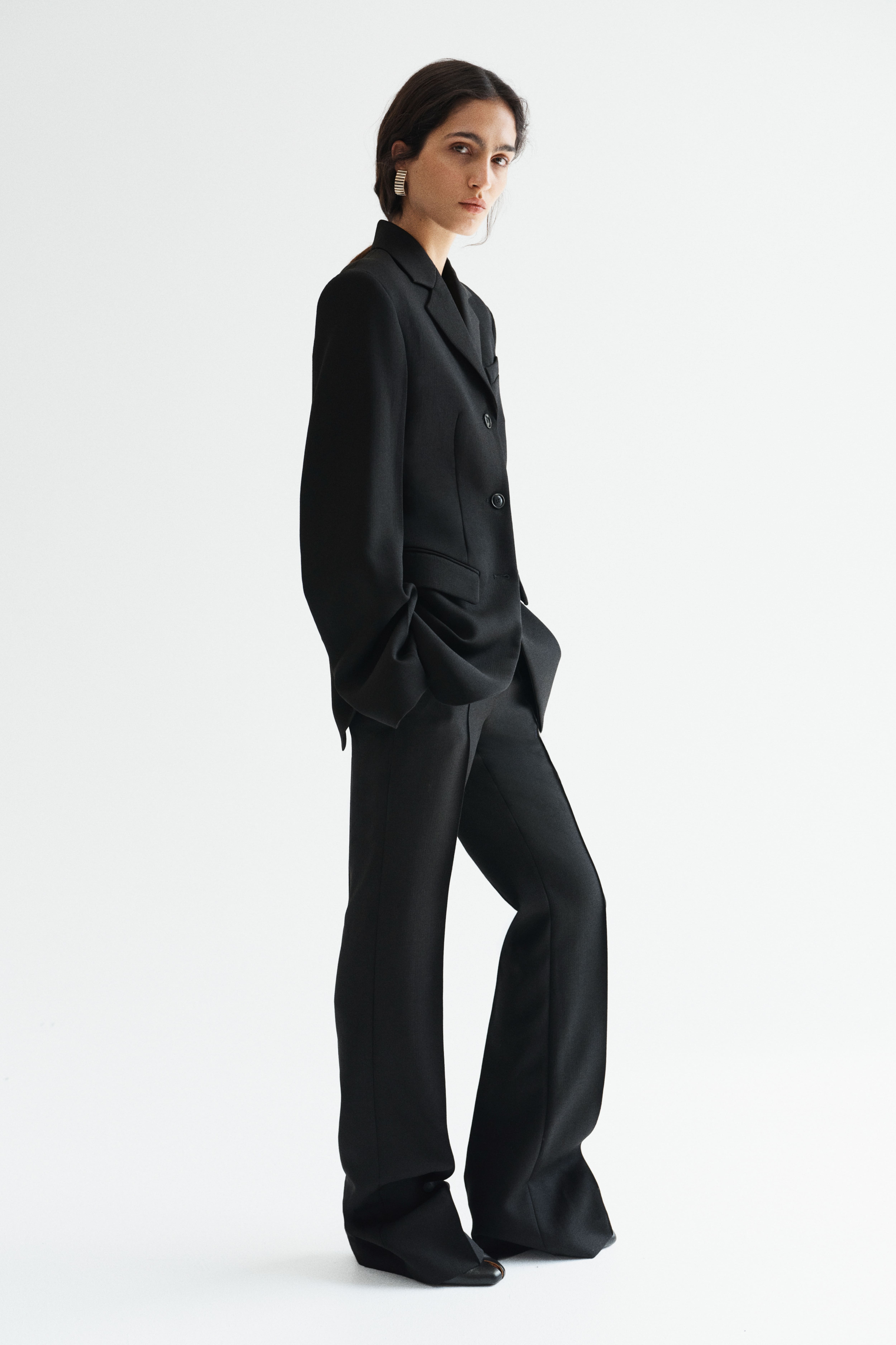 Pantalon sur mesure en laine avec jambes droites