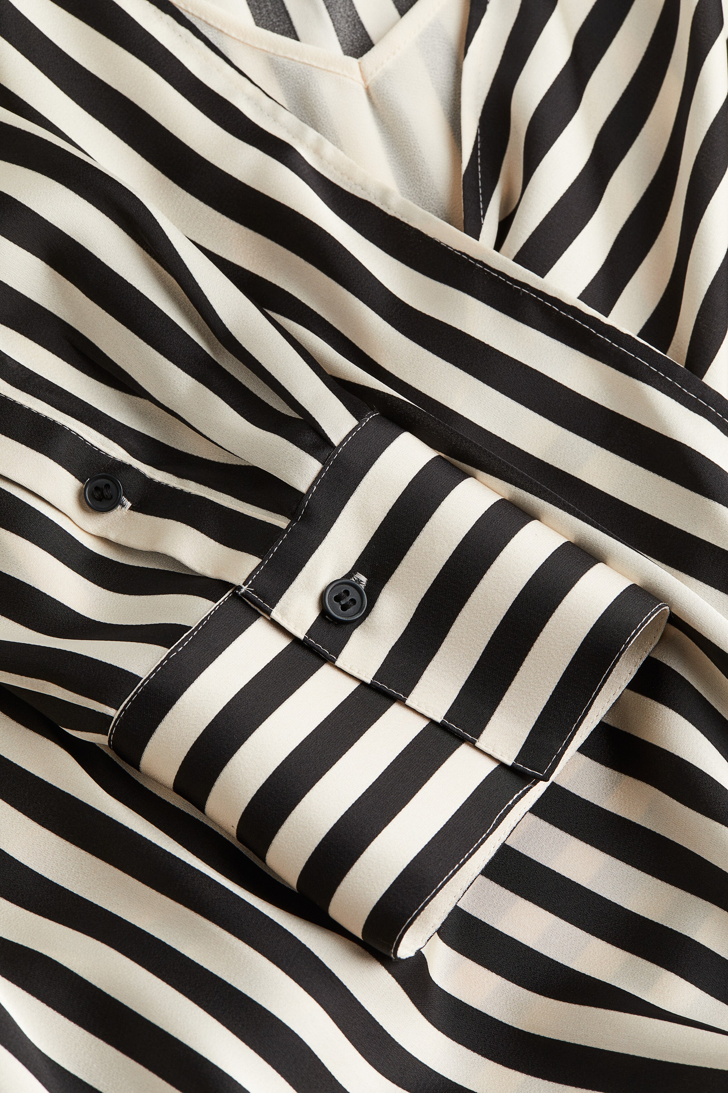 2024 HYKE STRIPE SATINBACKRIBON BLOUSE Wrapover satin blouse