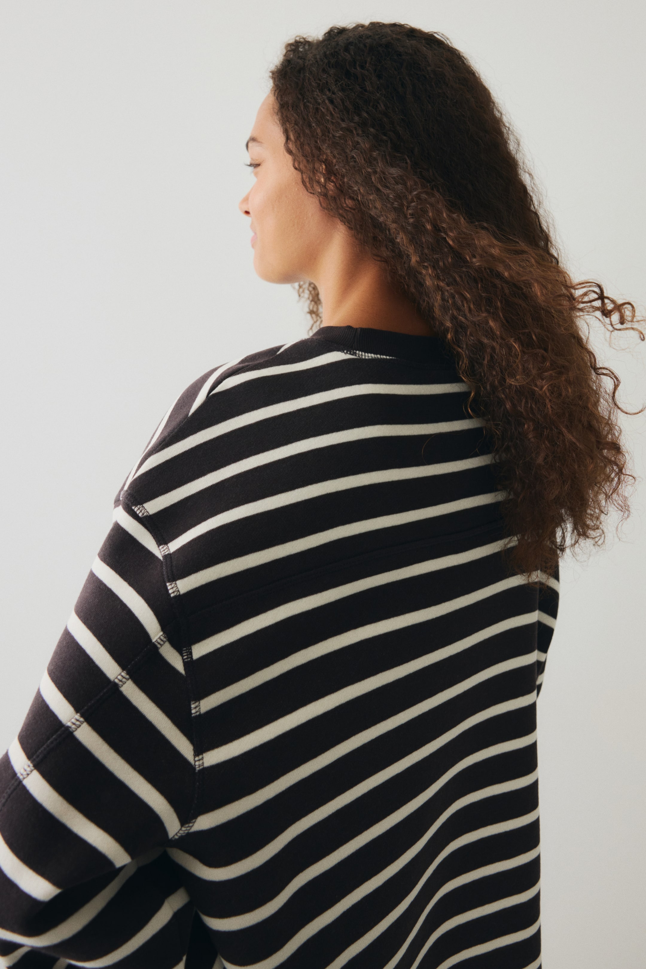 Vis større bilde: Oversized sweatshirt - Mørk brun/Stripet - DAME | H&M NO 3