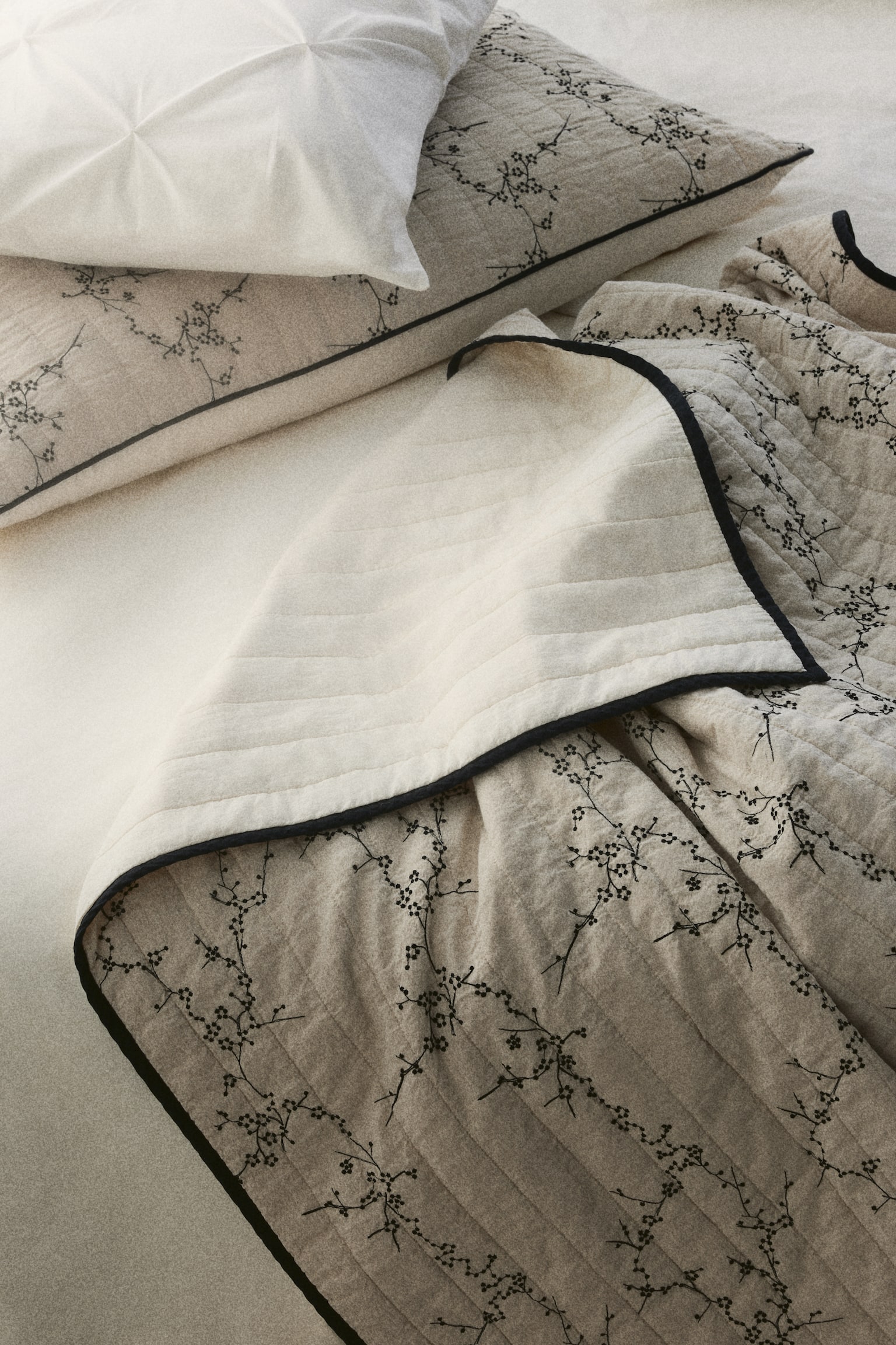 Embroidery-detail linen-blend bed throw - Light beige/Floral - 2