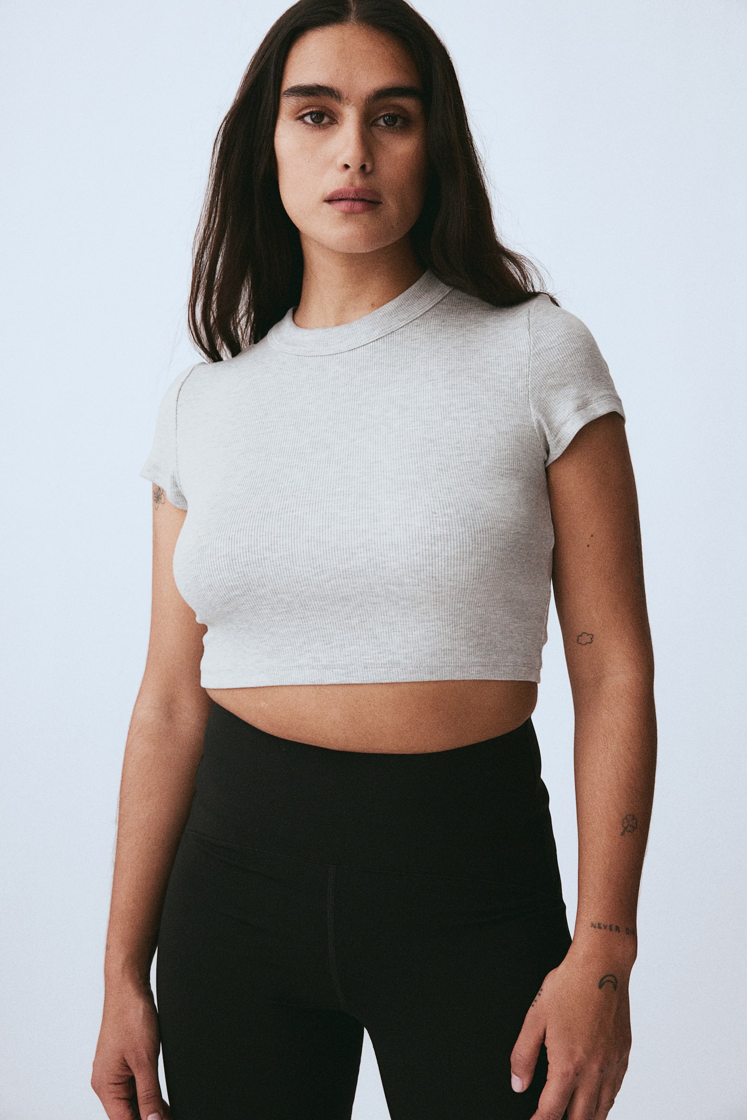 Cropped sports top in DryMove™ - Light grey marl/Dark grey/Light beige/Black - 3