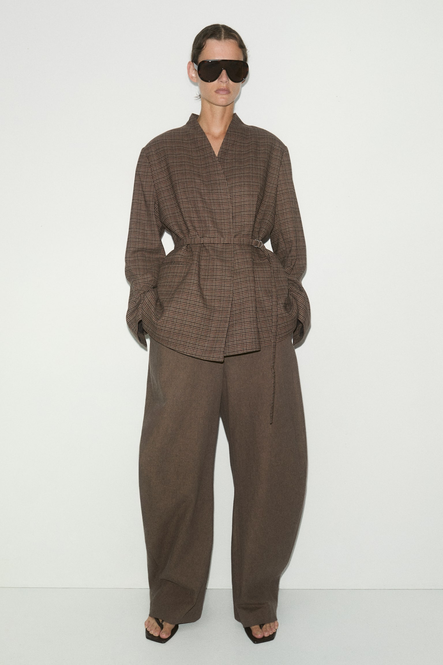 Женская куртка H&M Oversized Belted, цвет: Тёмный бежевый / Клетчатый — фото 5