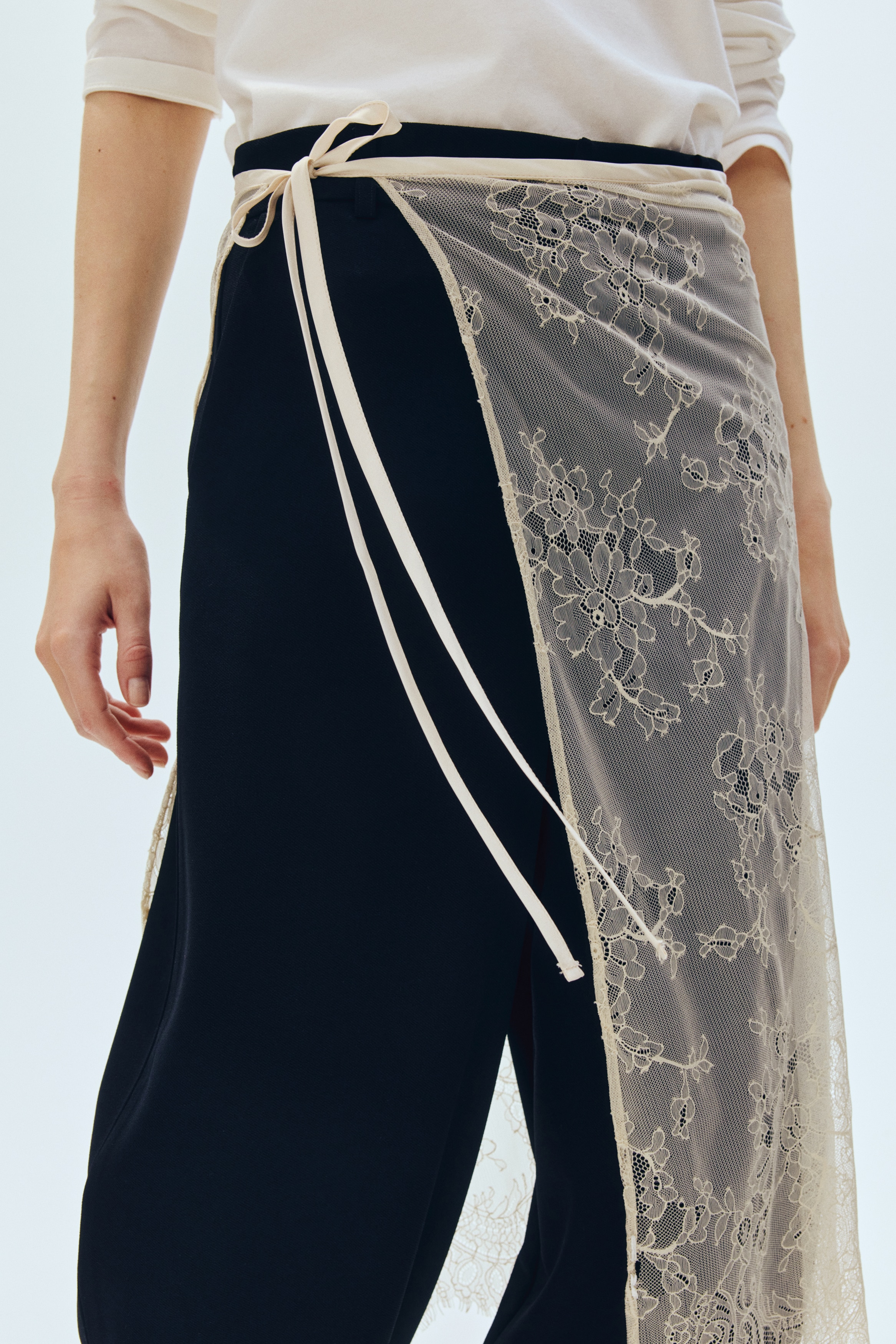 Lace Hip Scarf by H&M