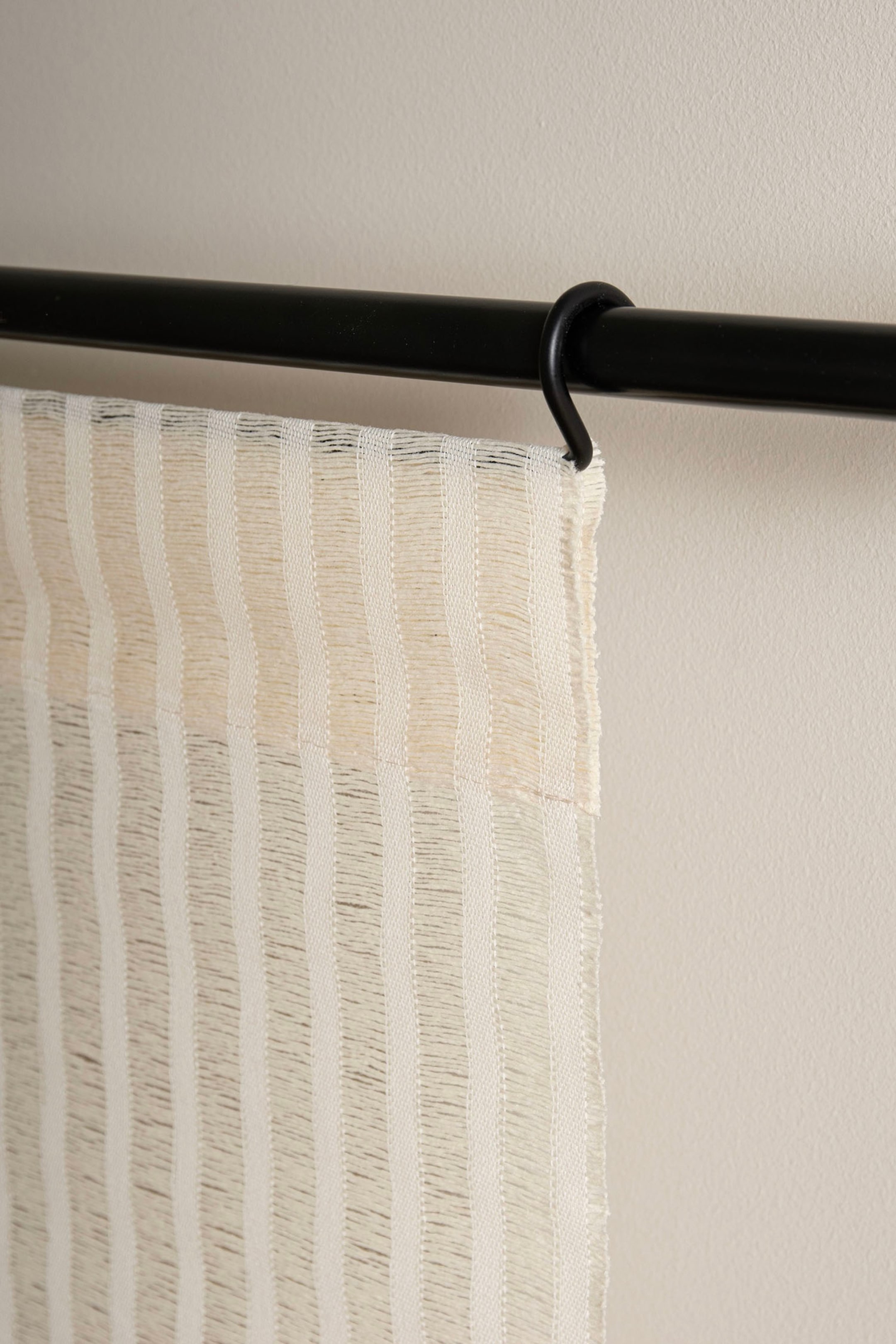 Größeres Bild ansehen: 2-pack Panel Hanger - Schwarz - Hasta - Home All | H&M DE 1