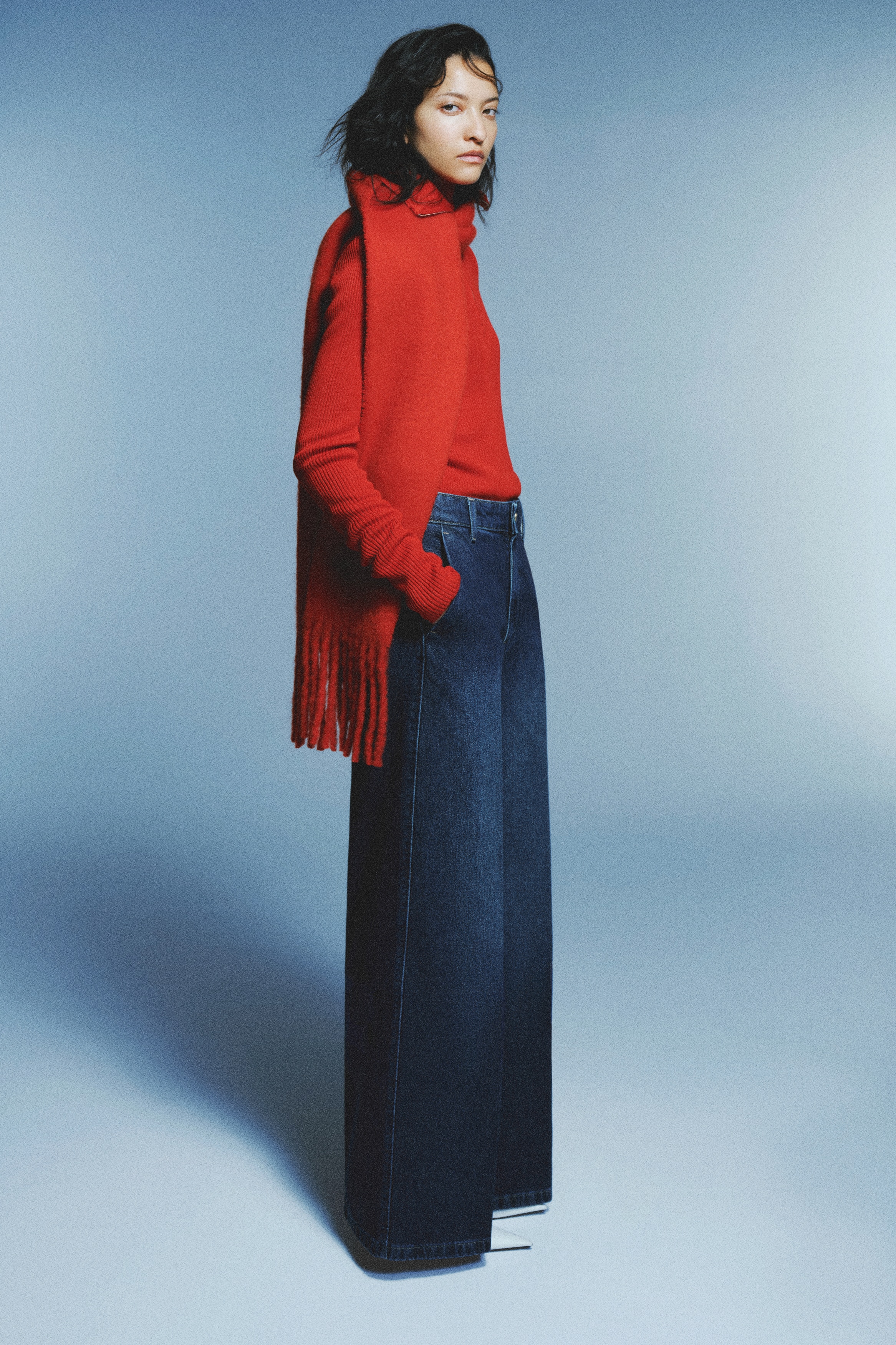 Ladies - Bright red Fluffy scarf - Size: 190x18  - H&M