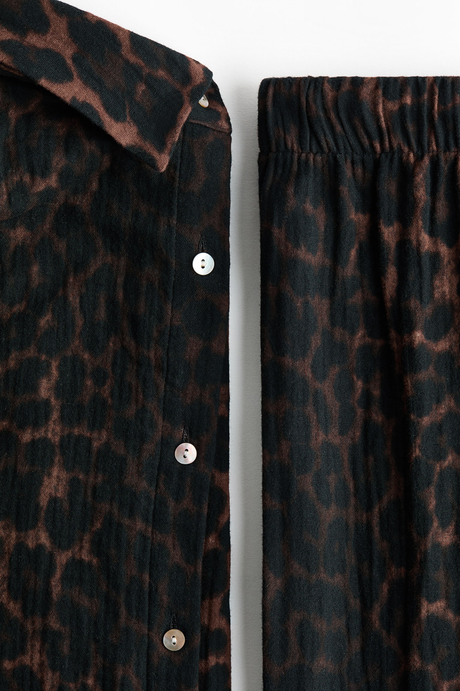 Pyjama aus Baumwollmusselin - Braun/Leopardenprint/Cremefarben/Geblümt/Schwarz/Braun/Cremefarben/Geblümt/Dunkelgrau/Dunkelrot/Herzen/Hellbeige/Leopardenprint - 5