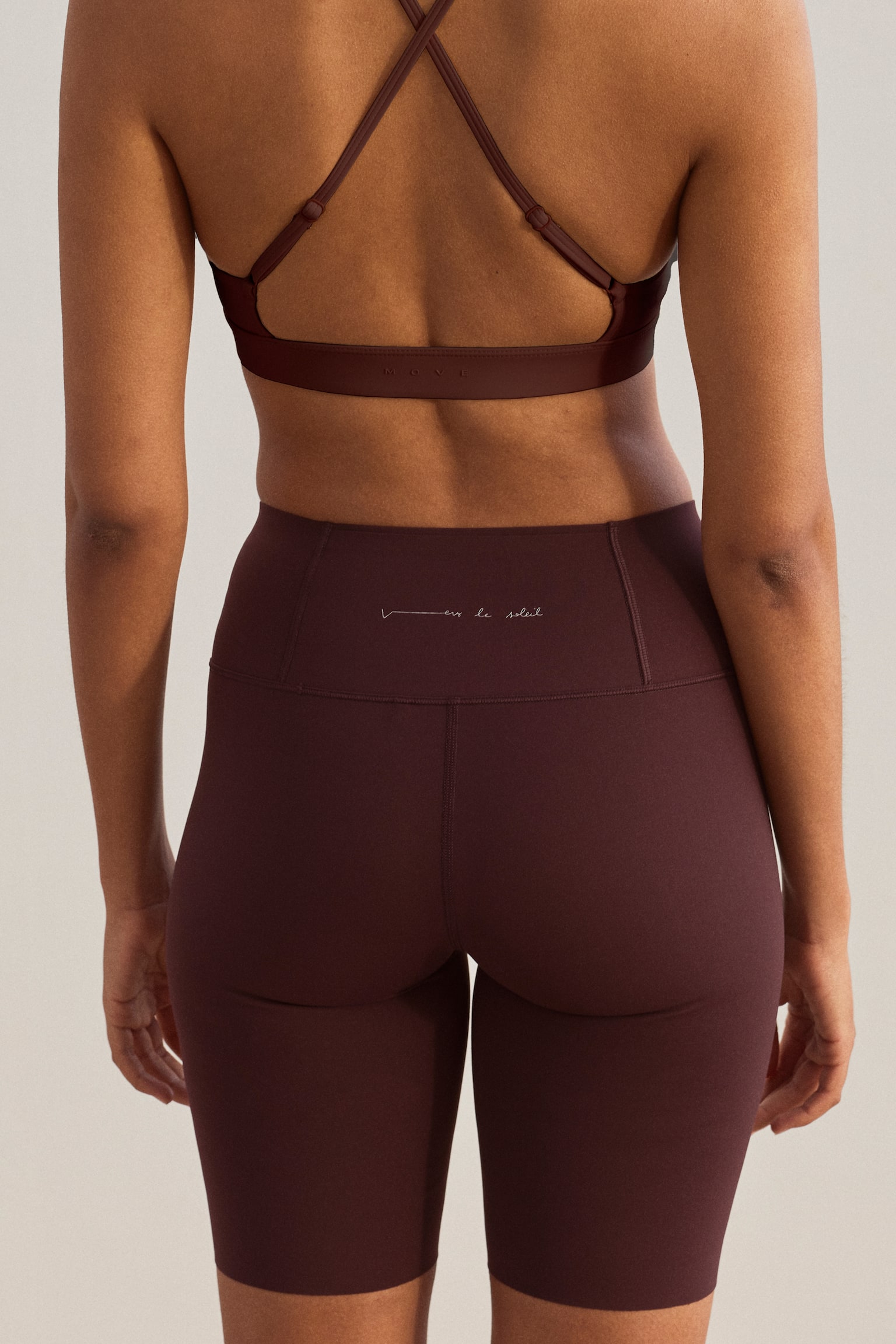 Женские шорты H&M High-Waist Bike Shorts with ShapeMove™, цвет: Шоколадный сливовый — фото 5