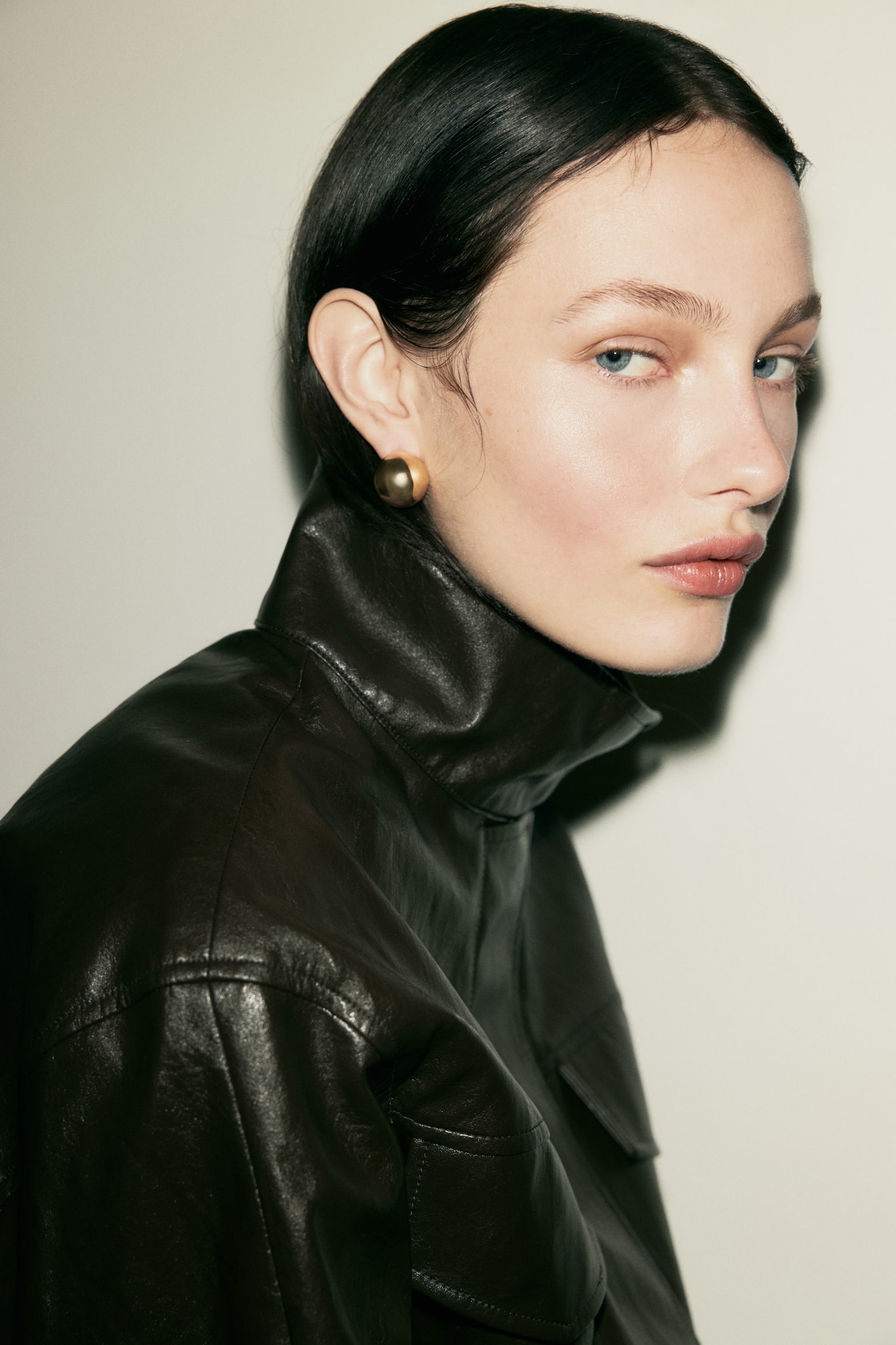 Waterproof stud earrings - Gold-coloured - 1