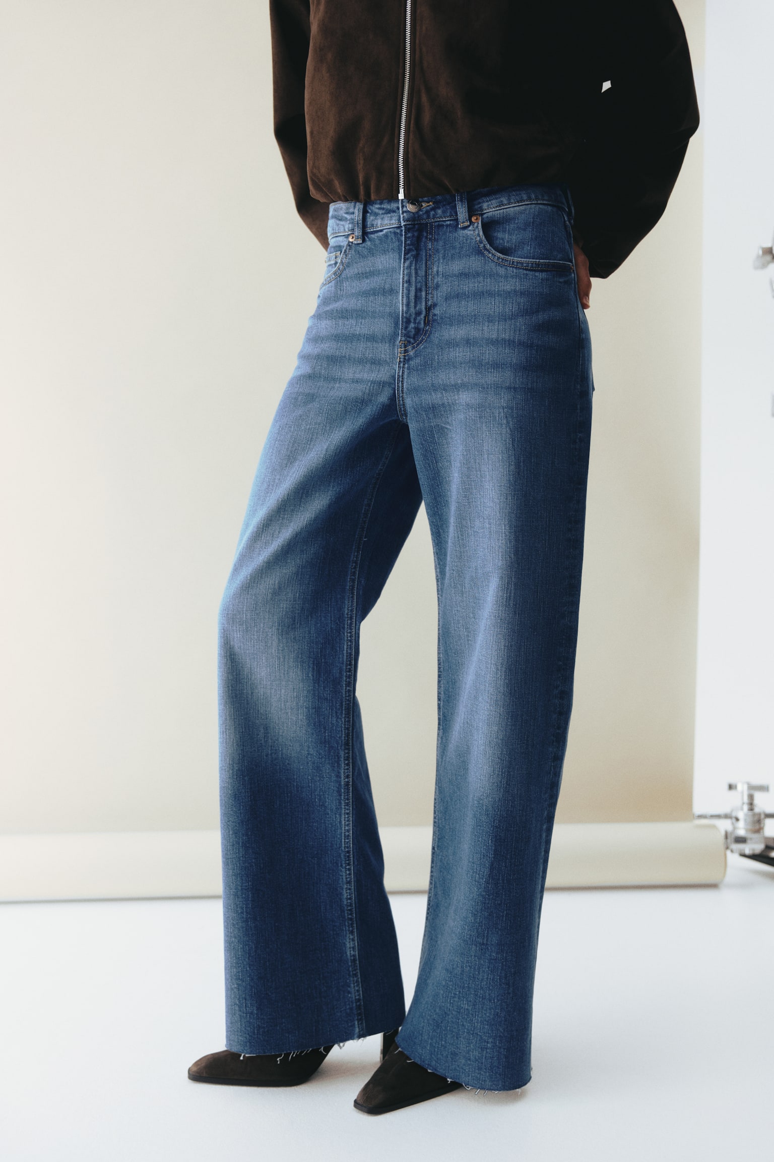 Harper High Rise Wide Leg Jeans - Washed denim blue/Dark brown/Dark denim gray/Navy denim blue/Light denim blue/White/Denim blue/White/Navy denim blue/Navy denim blue/Dark denim blue/Denim blue/Light denim blue/Light denim blue/Dark denim blue/Light denim blue/Denim blue/White/Light denim blue - 8