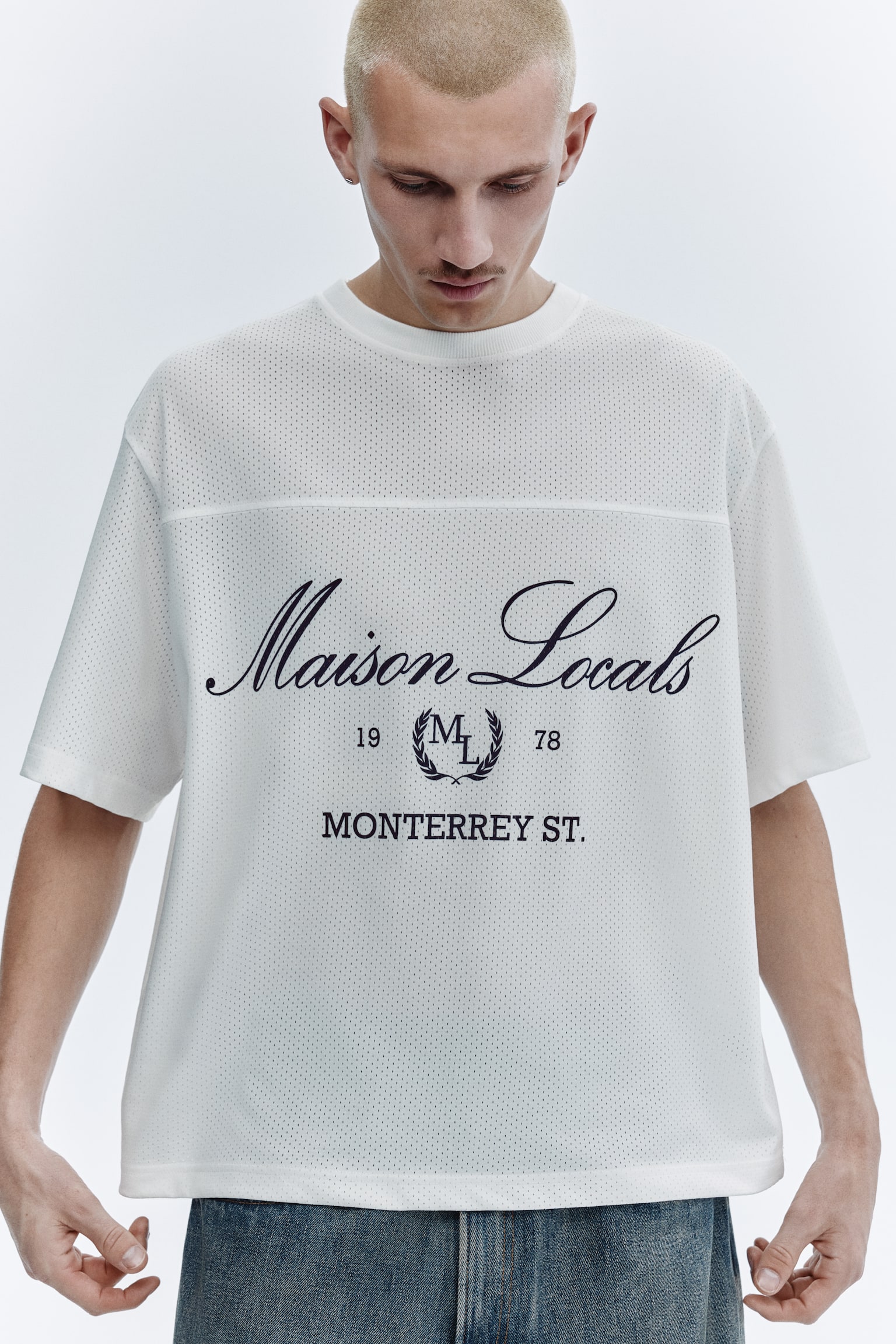 Siateczkowy T-shirt z nadrukiem Oversized Fit - Biały/Maison Locals/Granatowy/Maison Locals - 6