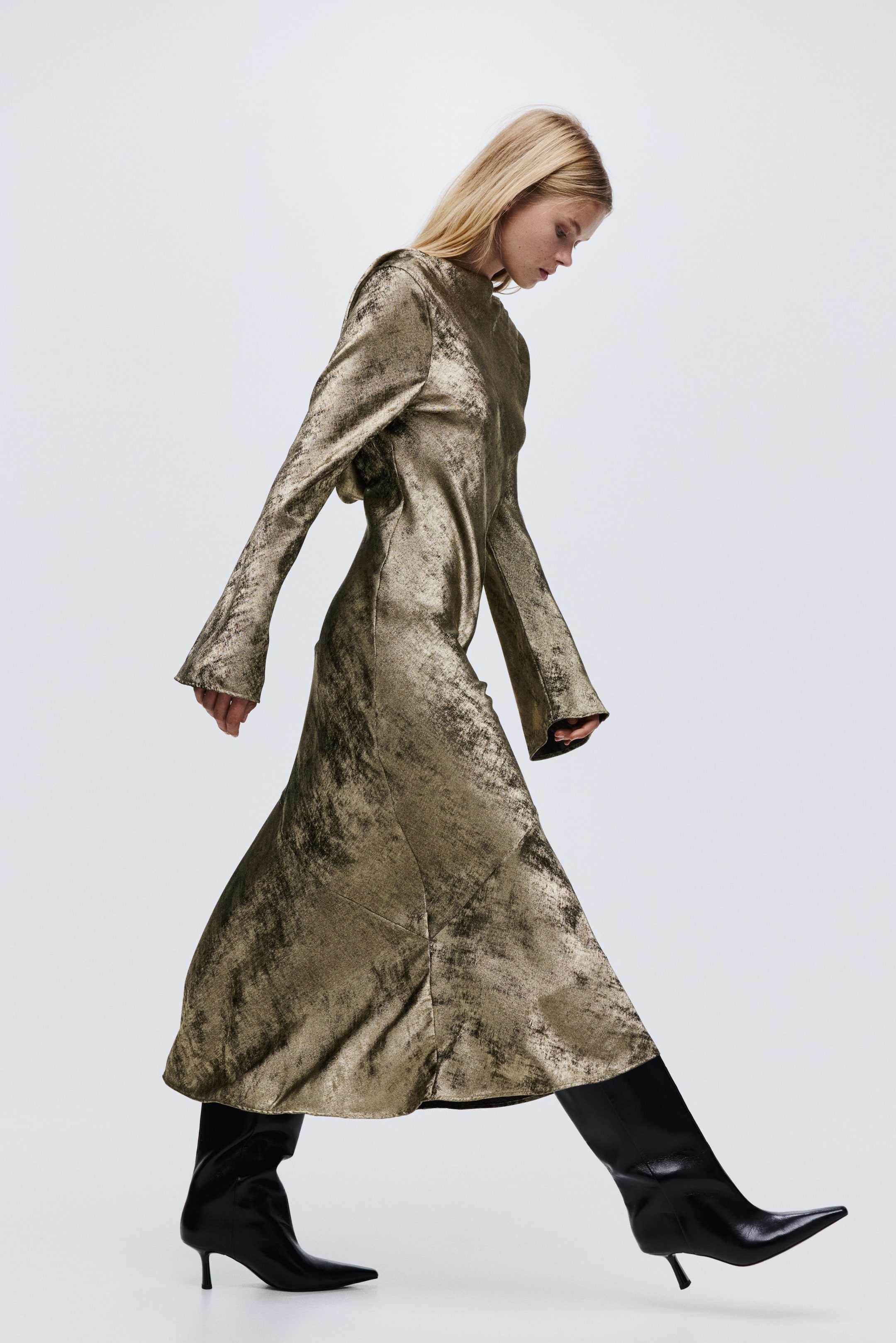 Zobacz większy obraz: Open-back satin dress - Złocisty - ONA | H&M PL 4