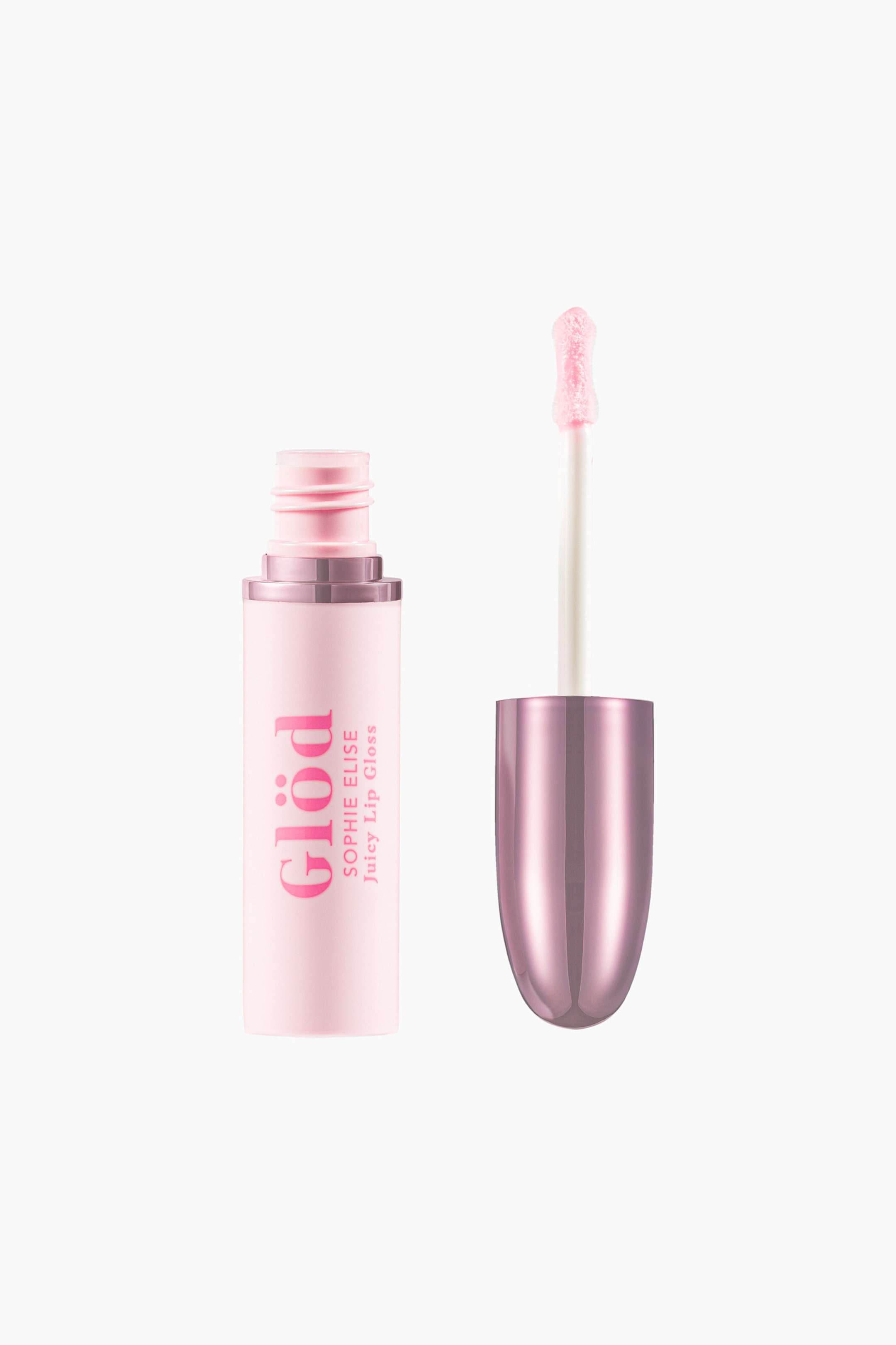 Se større billede: En lipgloss præsenteres med sin lyserøde flaske stående oprejst ved siden af applikatoren. Flasken har teksten "Glød SOPHIE ELISE Juicy Lip Gloss" og en åben, gevindhals, mens applikatoren viser en metallisk pink hætte, en hvid stang, og en fluffy spids dækket i pink gloss.