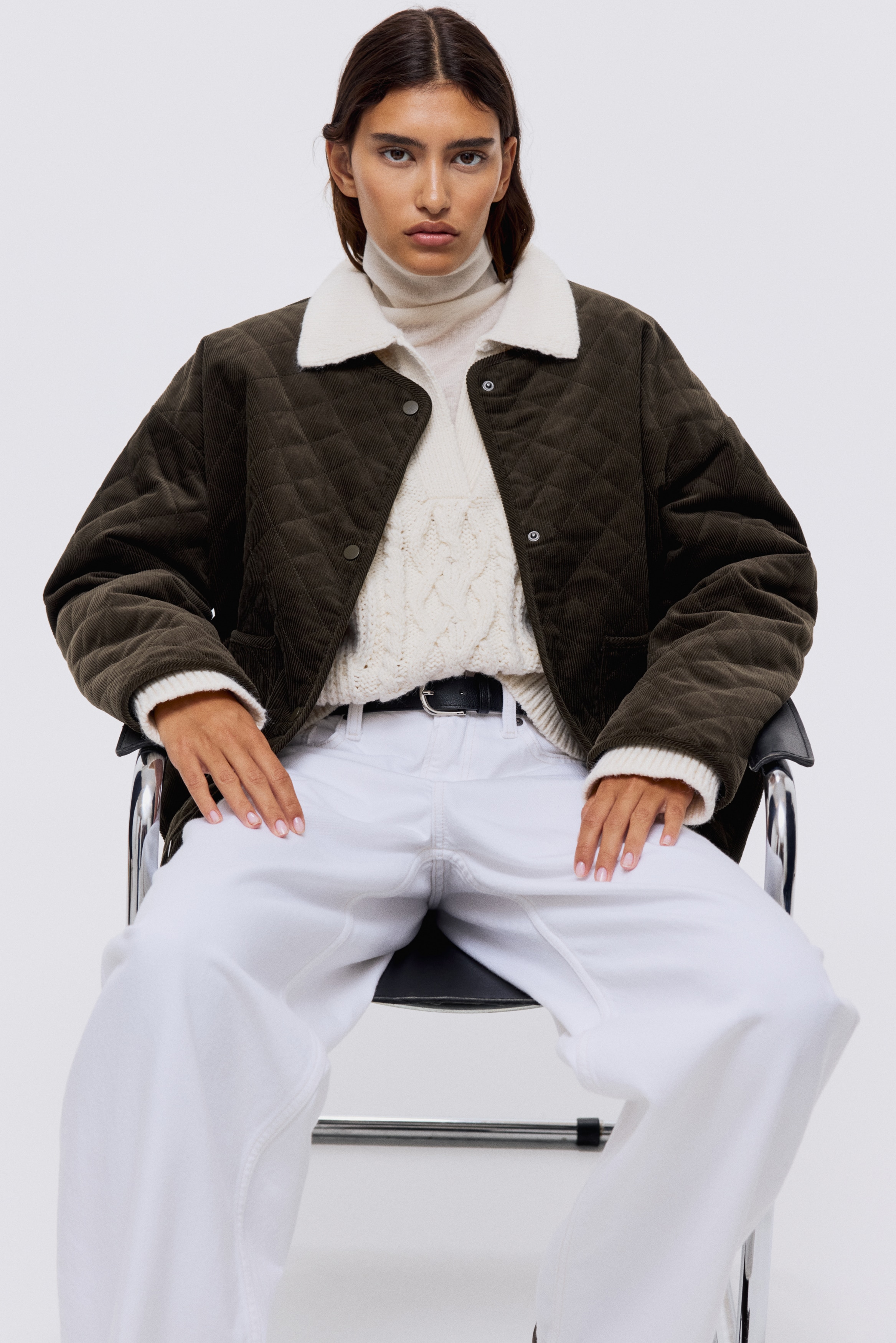 Oversized quiltet jakke i cord - Mørk kakigrønn/Brun