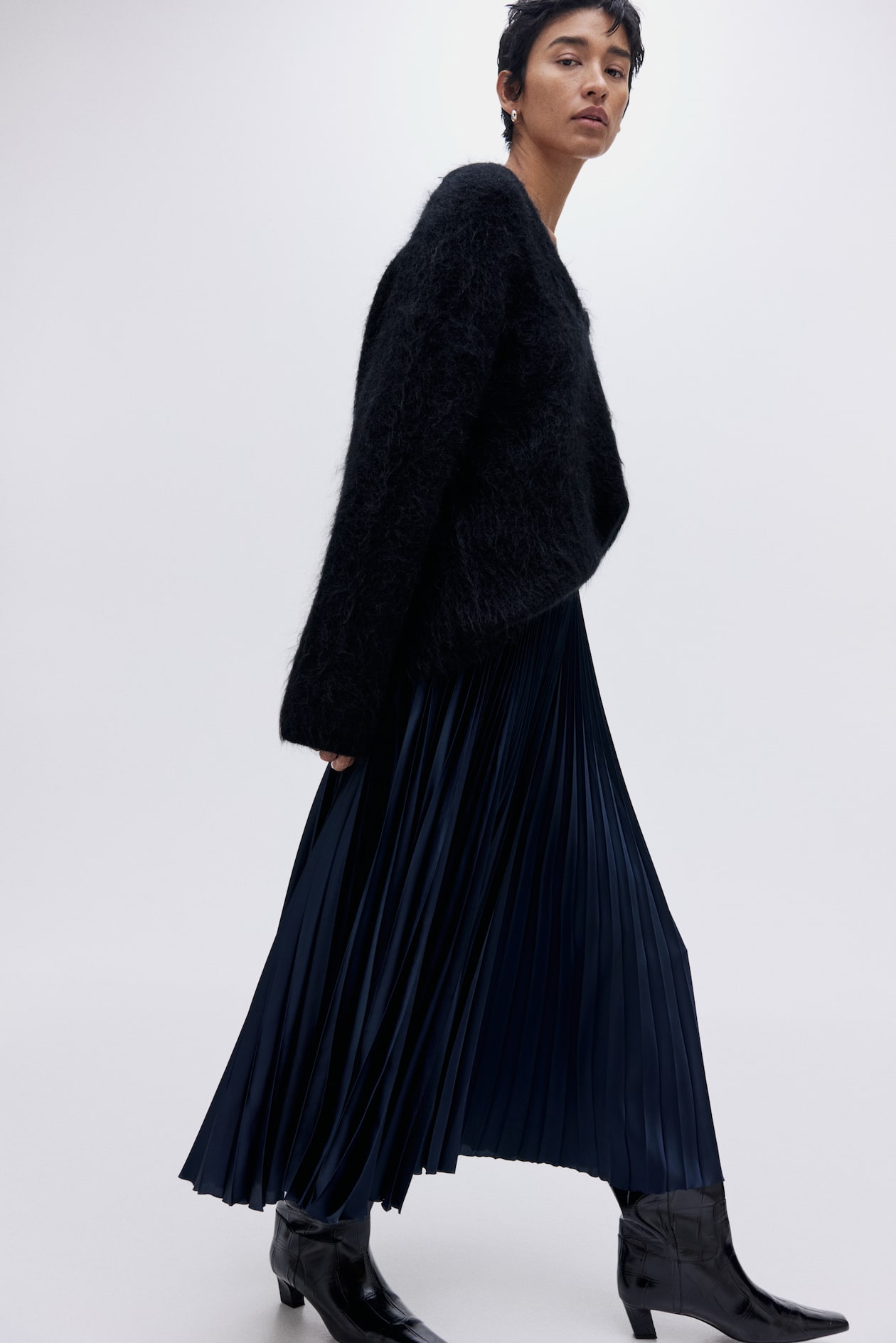 Pleated skirt - Navy blue - Ladies | H&M GB