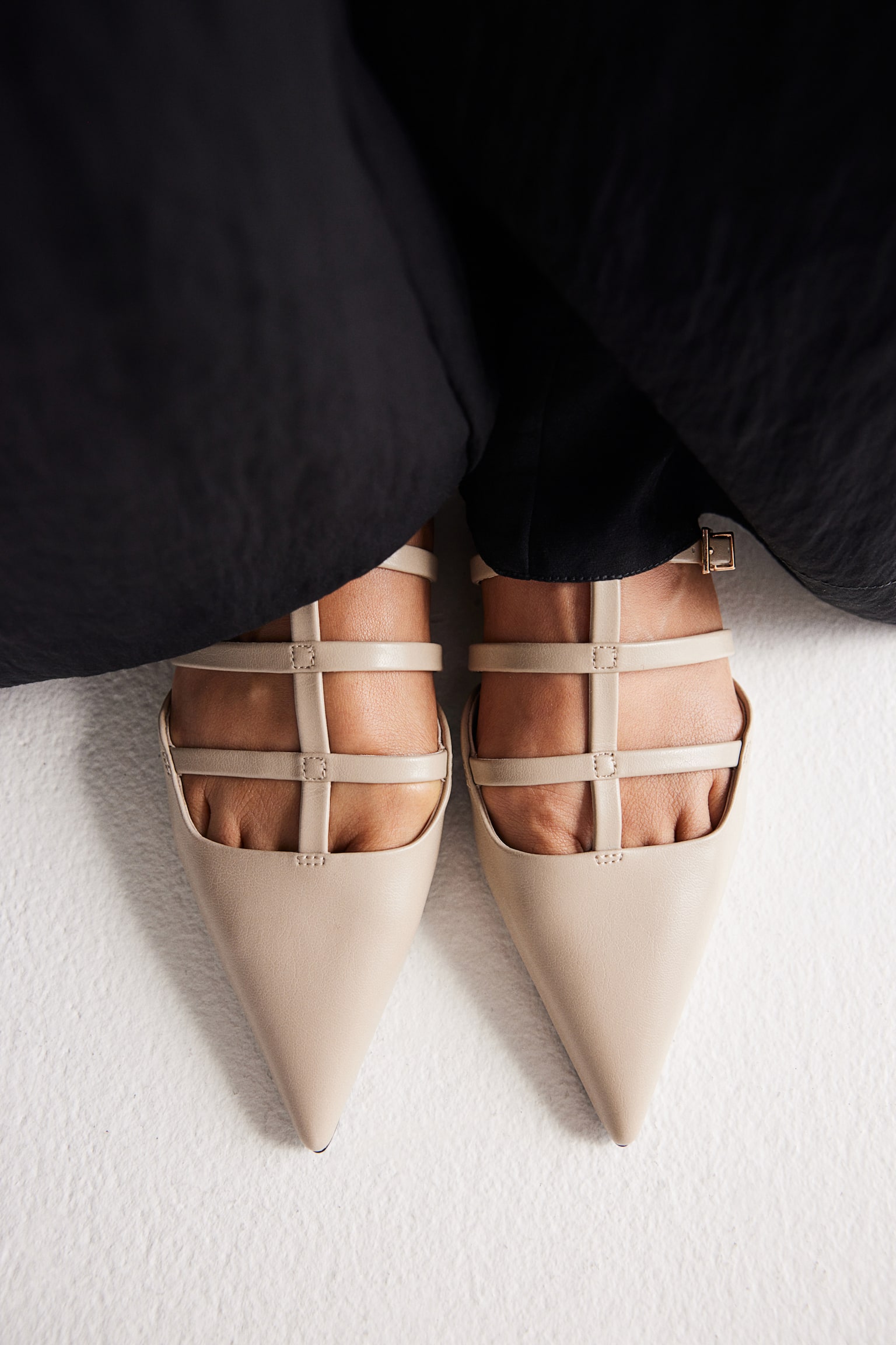 Pointed Mules - Light beige/Black - 1