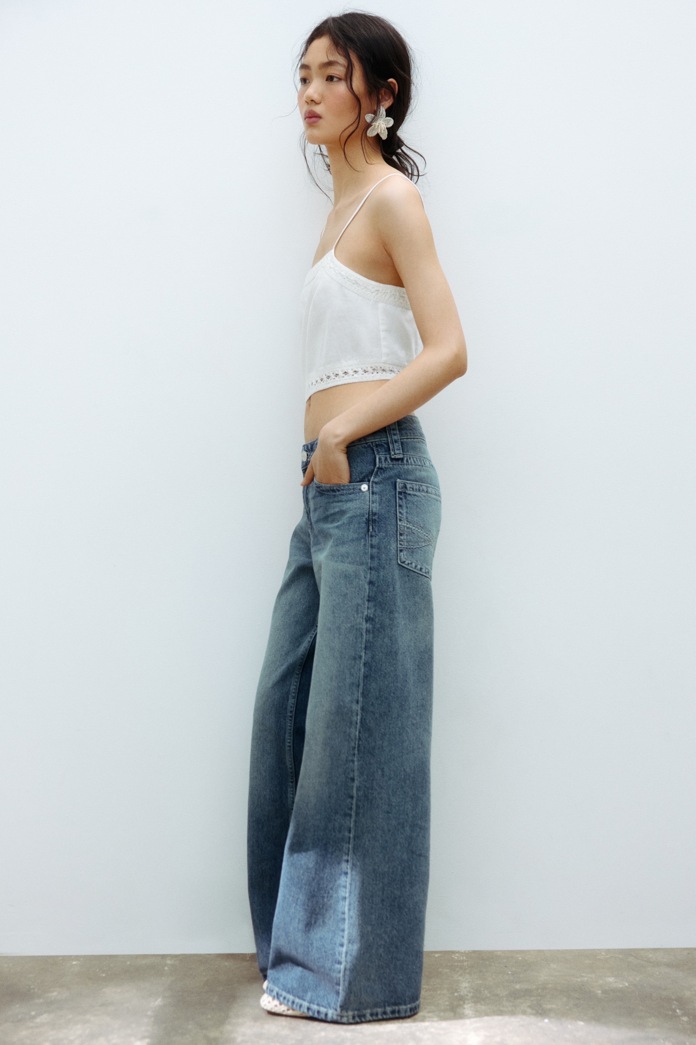 Baggy Wide Low Waist JeansModel