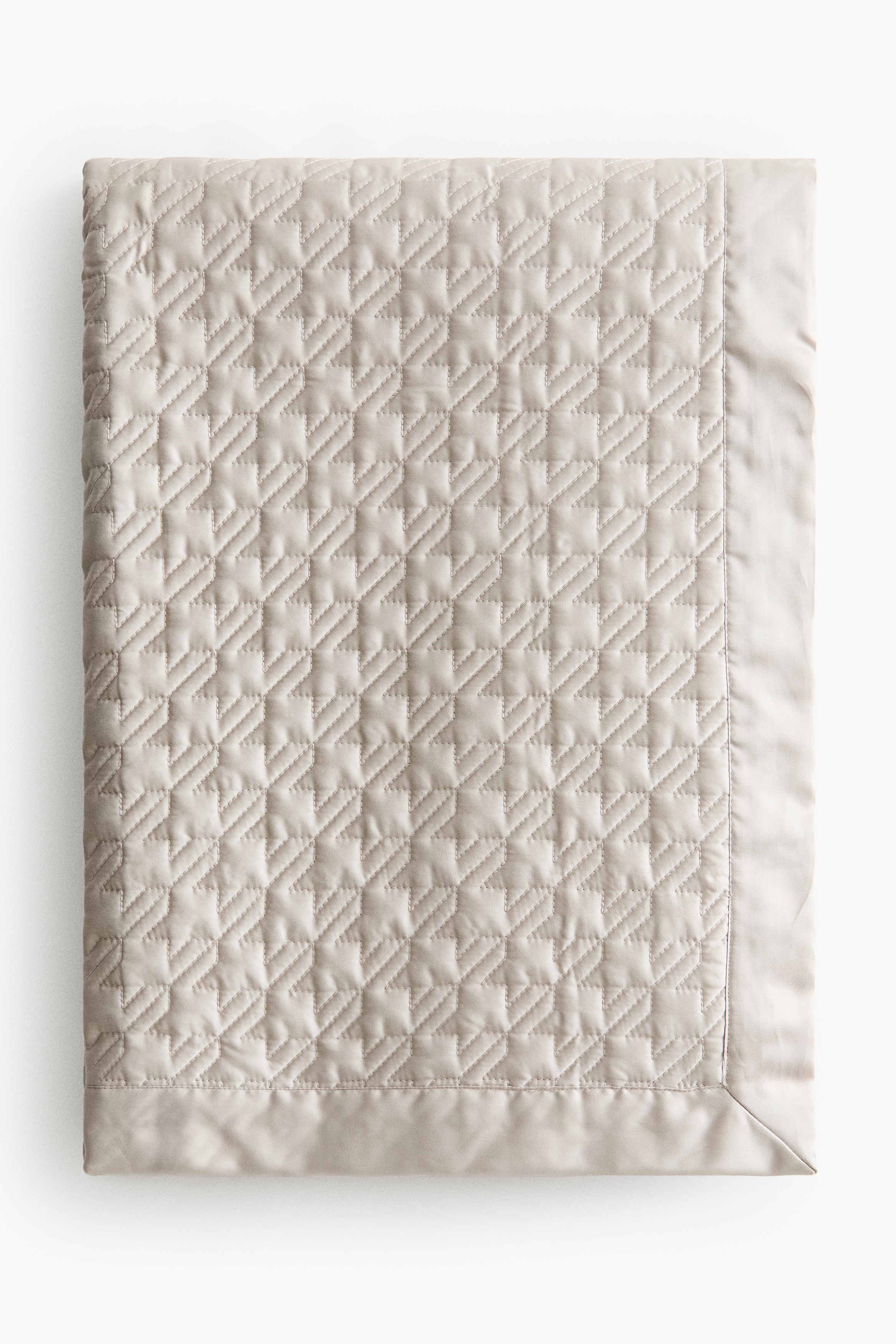 Quilted bedspreadModel