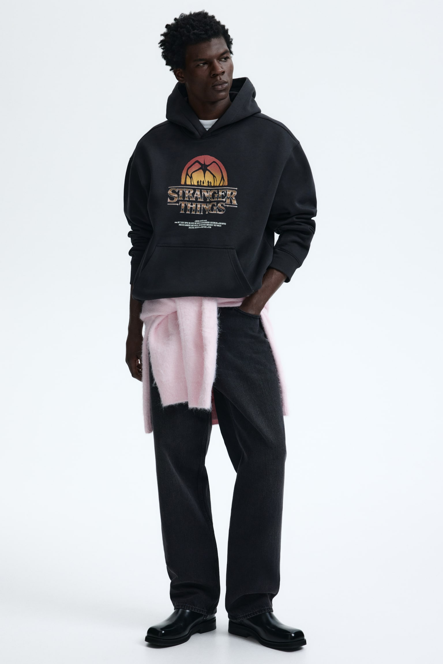 Sudadera con capucha Loose Fit - Negro/Stranger Things/Negro/Ford/Negro/Gremlins/Negro/Batman/Blanco/The Shining/Negro/Nirvana/Negro/Nirvana/Negro/Fender/Negro/Metallica - 1