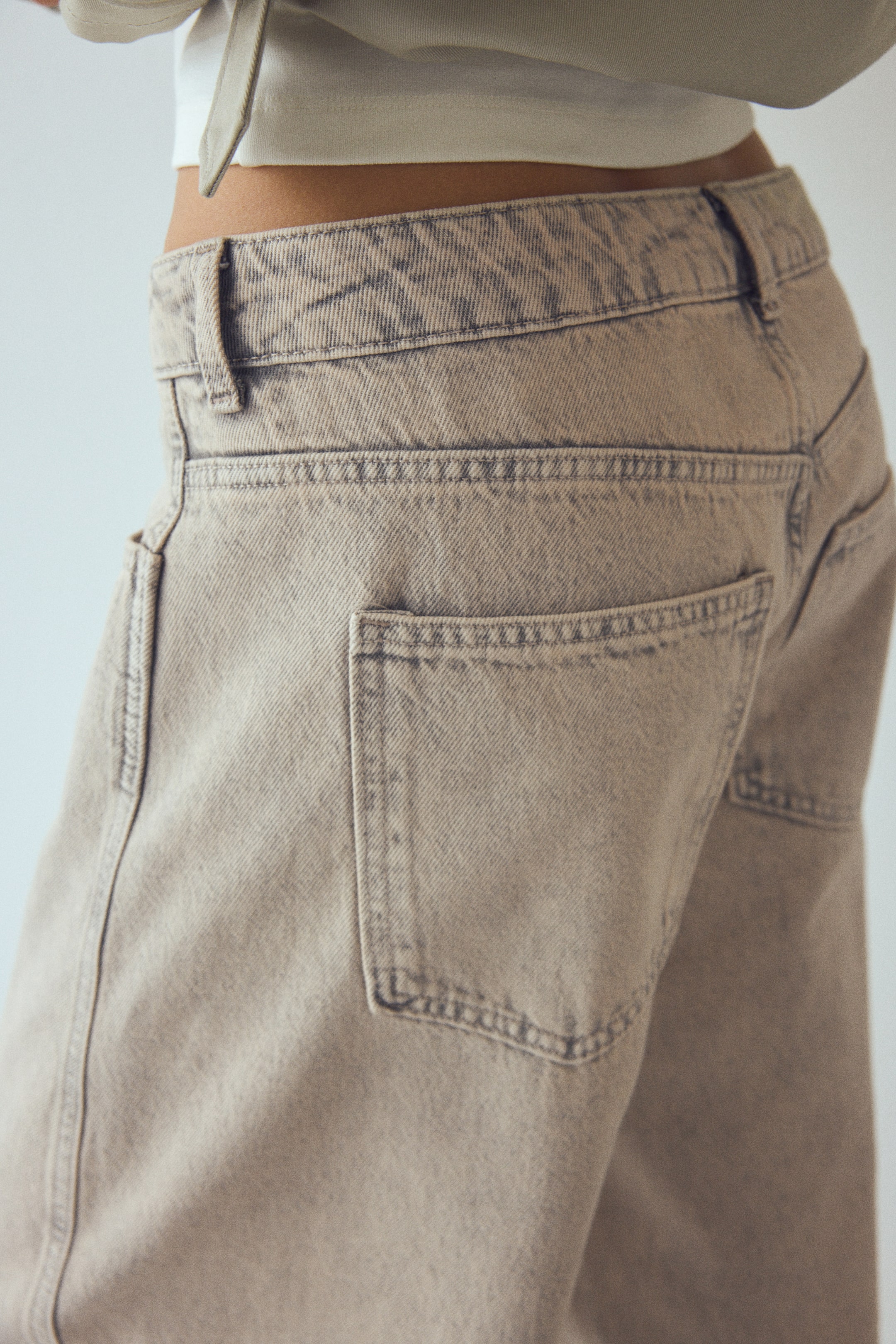 Barrel-Leg High-Waist Jeans