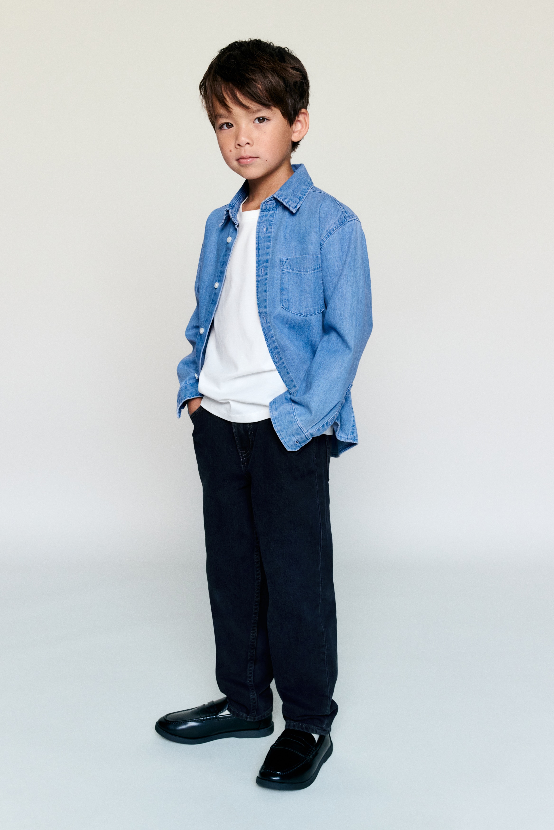 Loose Fit JeansModel