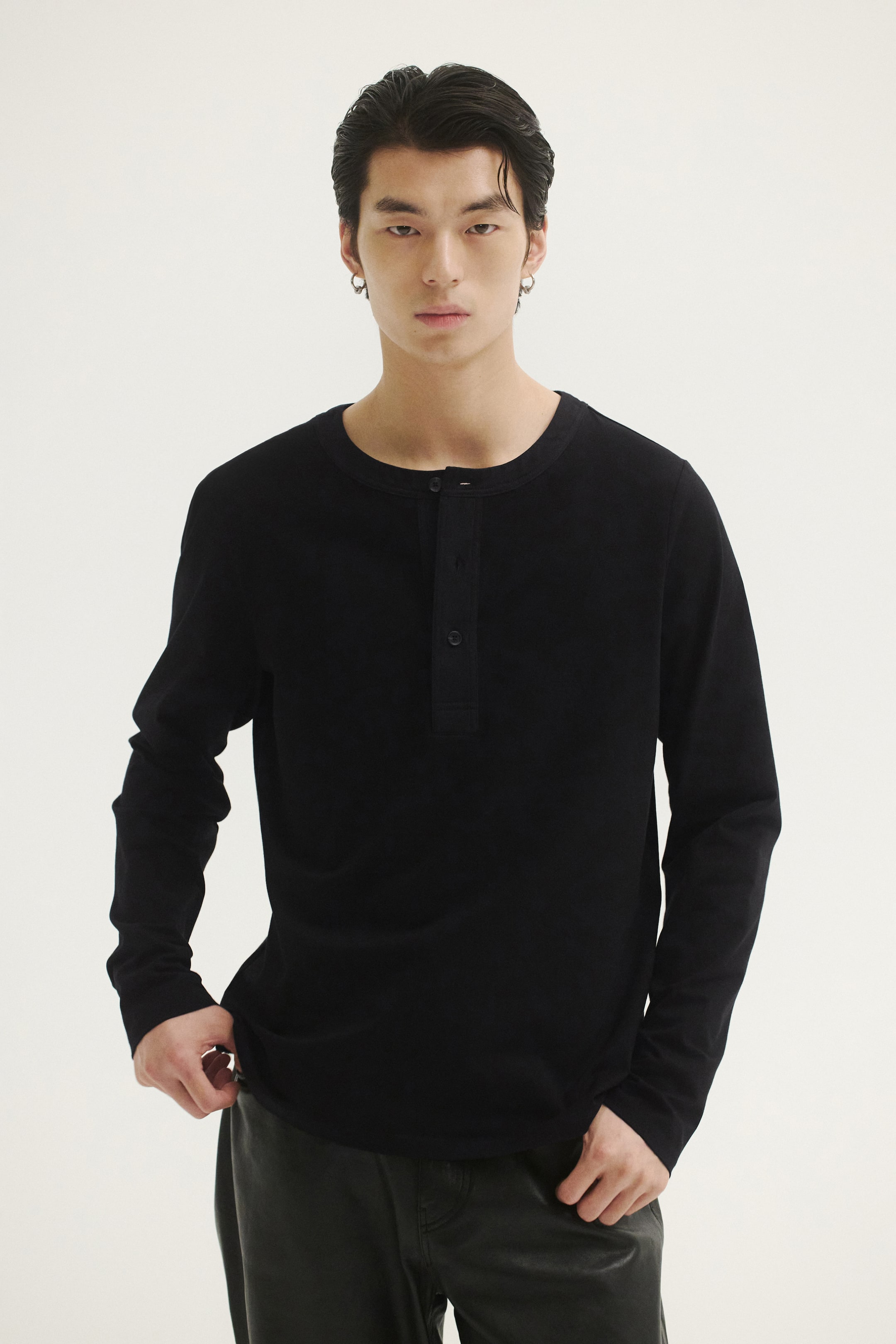 View larger image: Four-Way Stretch Regular-Fit Henley Top - Black - Men | H&M CA 1