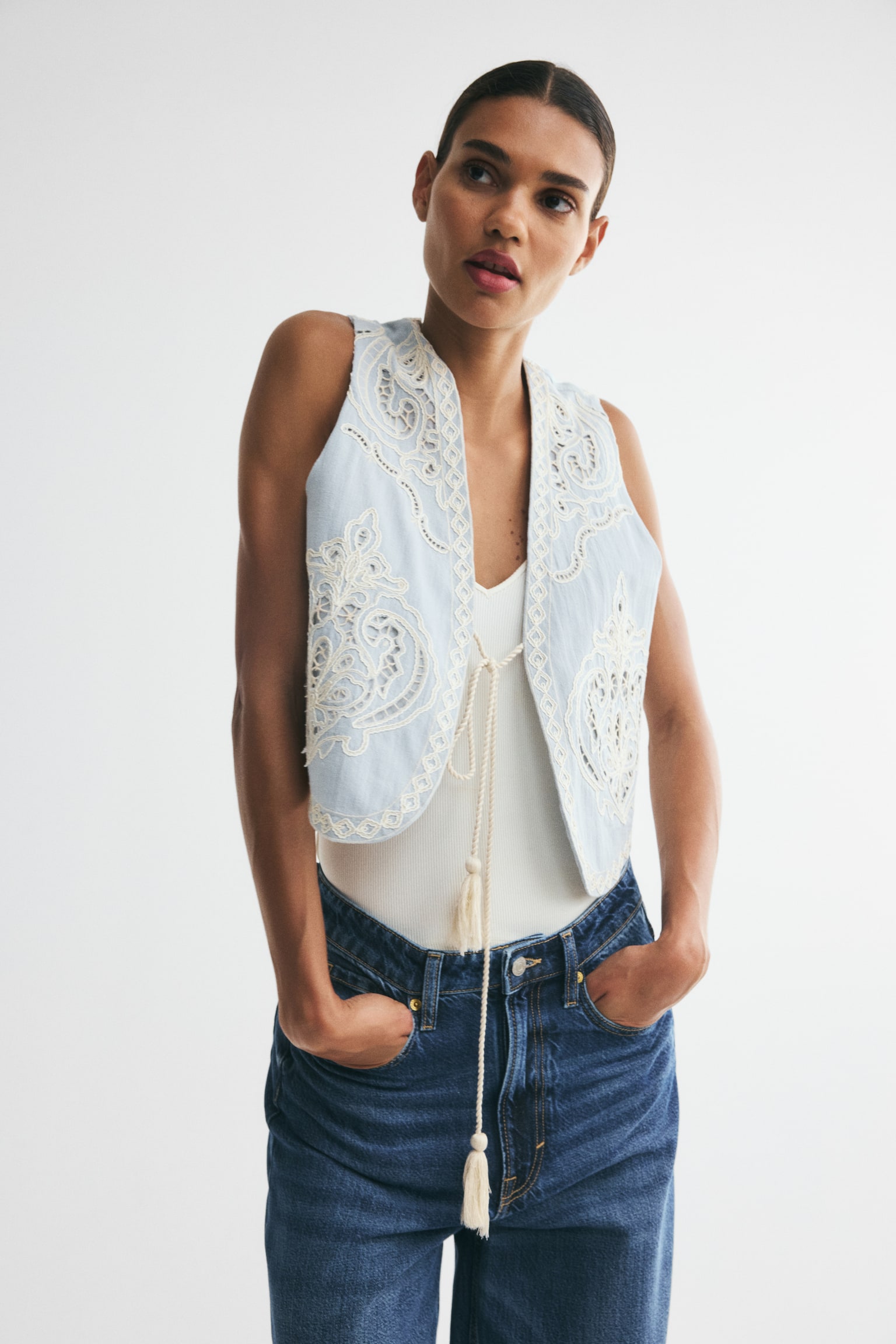 Linen-Blend Vest with Eyelet Embroidery - Light dusty blue/cream - 1