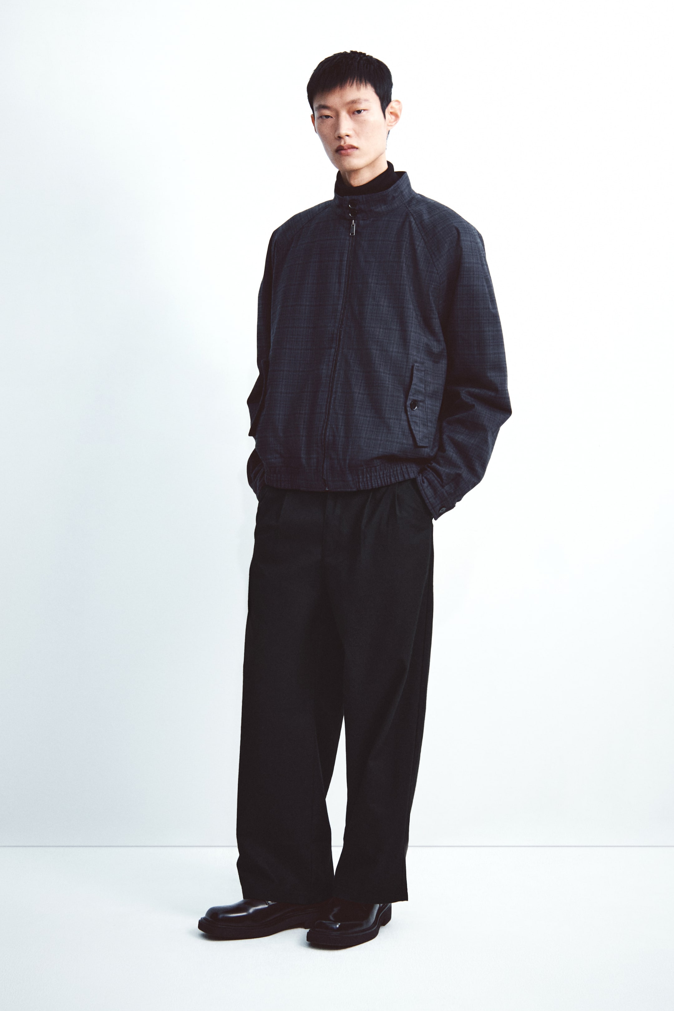 이미지 확대 보기: 와이드 테일러드 팬츠 루즈핏 - 블랙 - Men | H&M KR 1