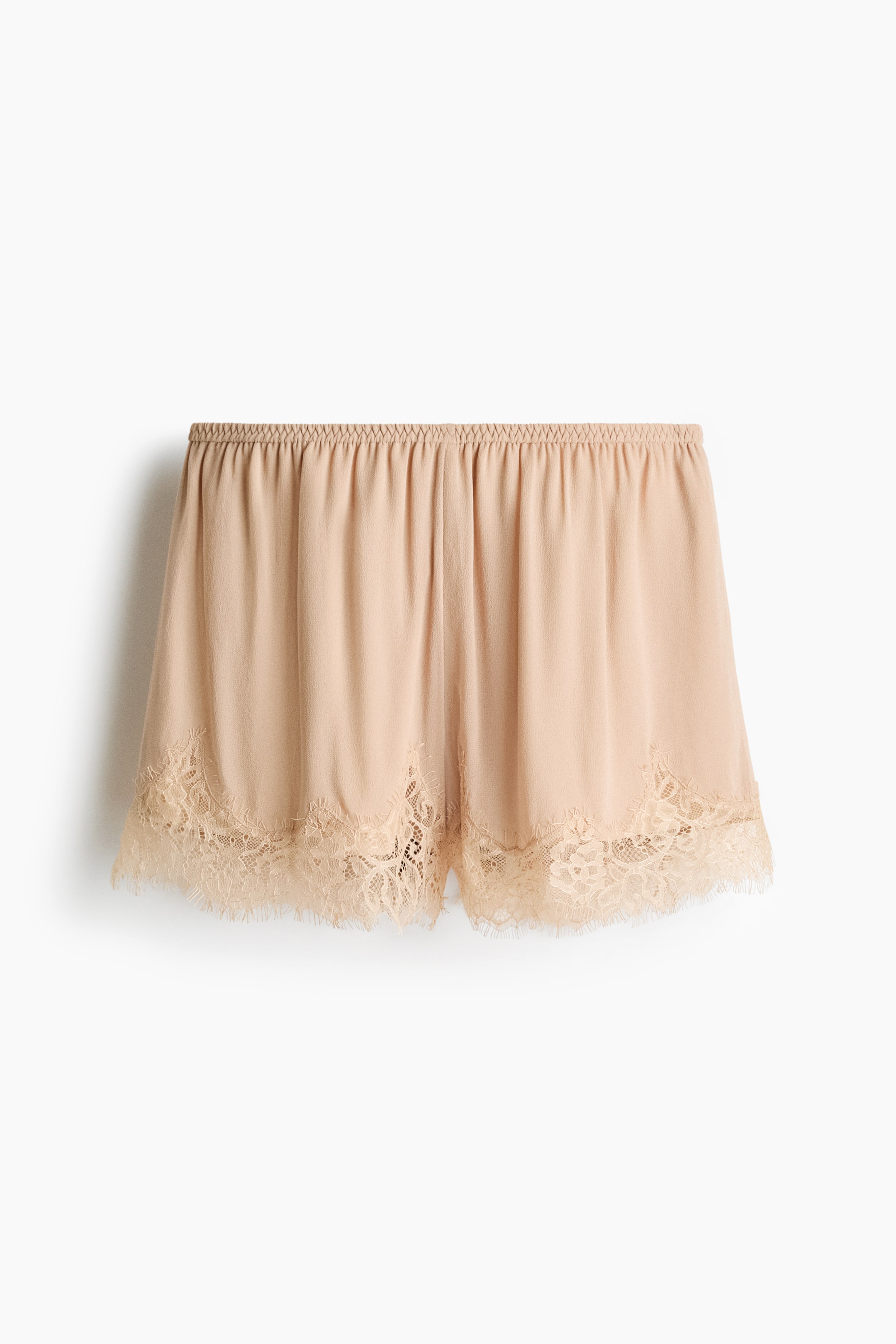 拡大画像を表示: ライトベージュの軽やかなビスコース織りのショーツは、ウエストにカバーされた伸縮性と裾に繊細なレーストリムが特徴です。