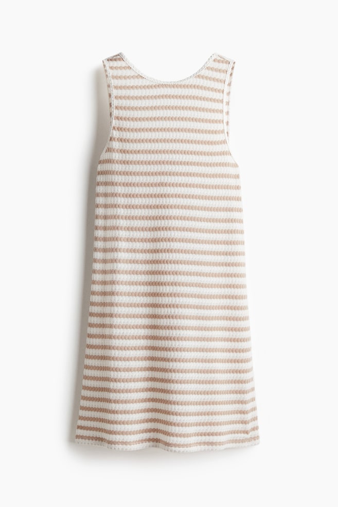 Robe sans manches en maille texturée - Beige/rayures blanches/Noir - 1