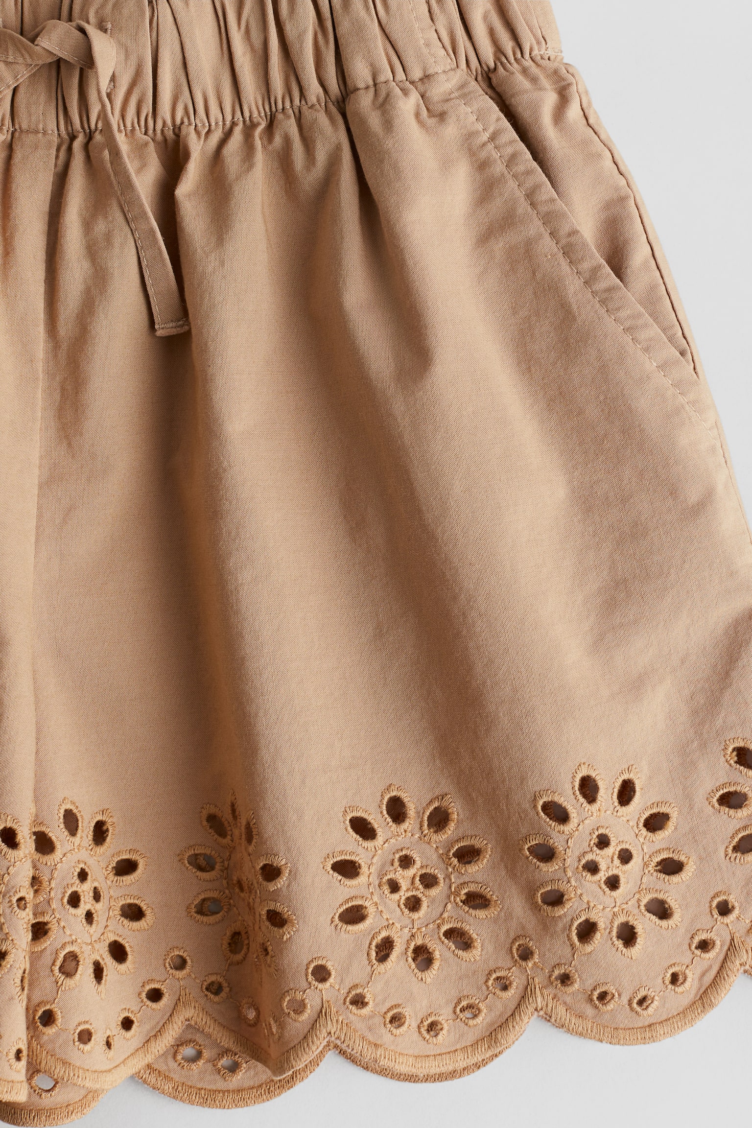 Broderie Anglaise Shorts - Beige/Dark grey - 2