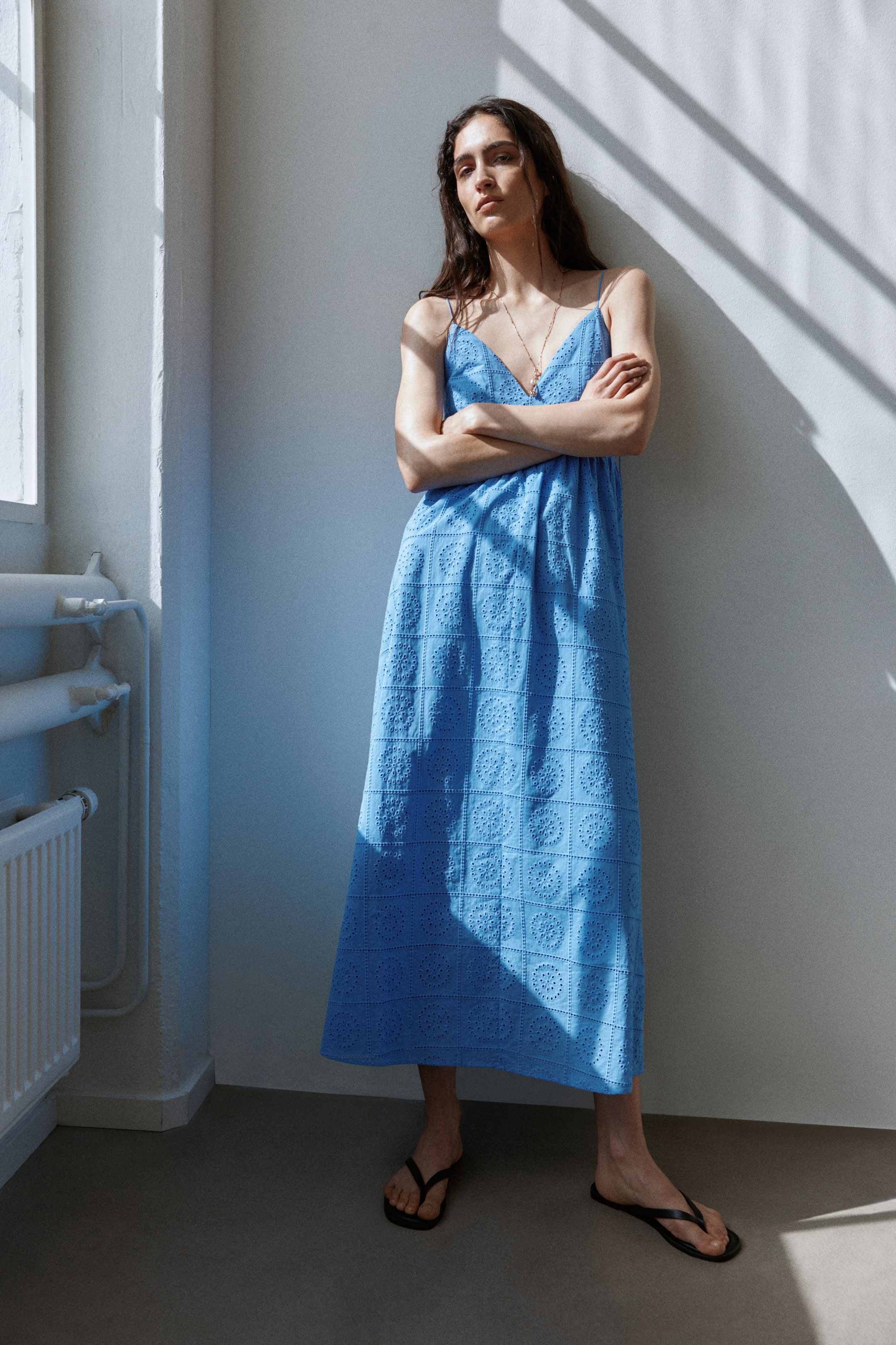 Robe en broderie anglaise avec bretelles à nouer