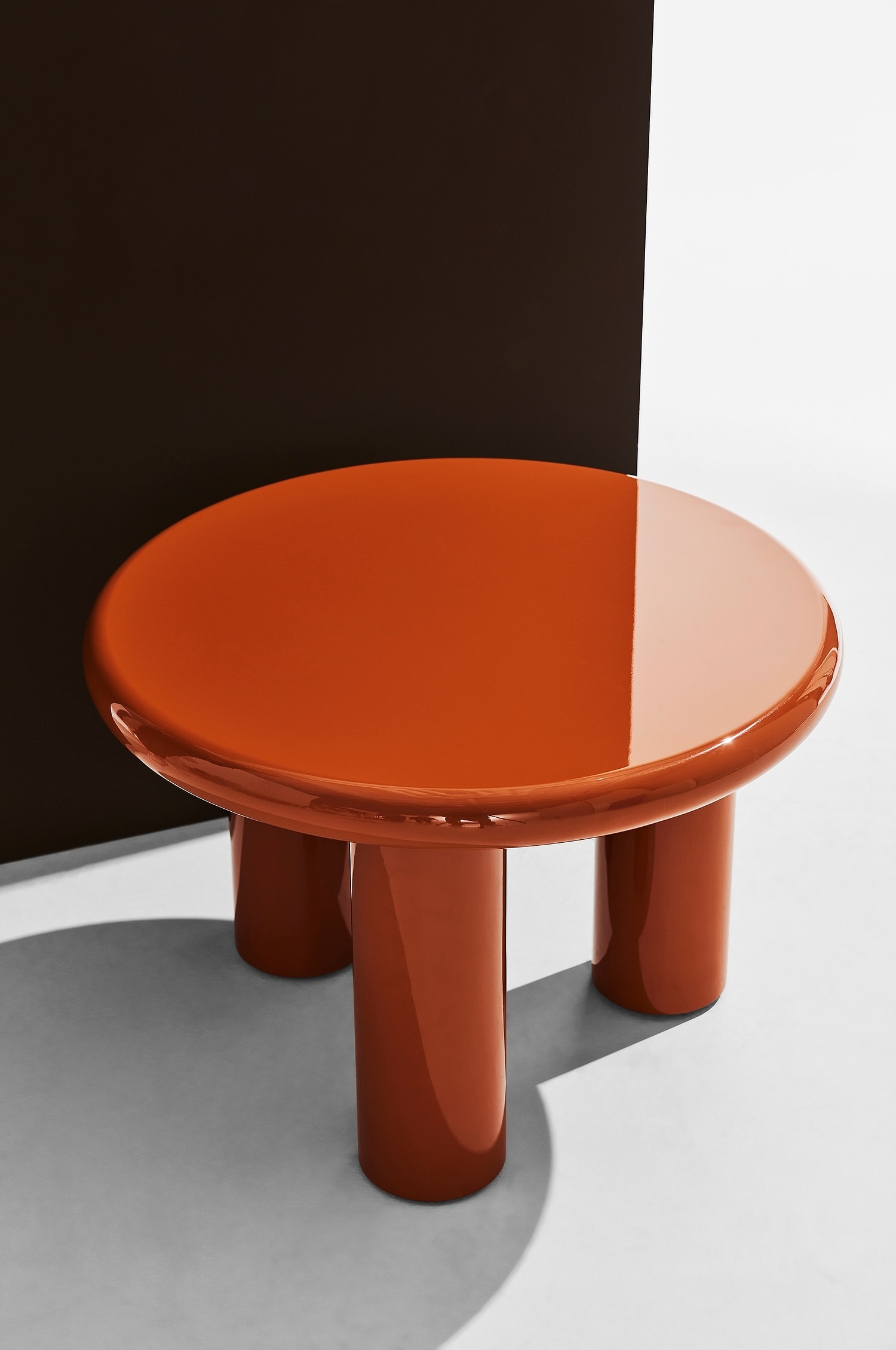 Ted Table Round - Cinnamon Brown/Burgundy