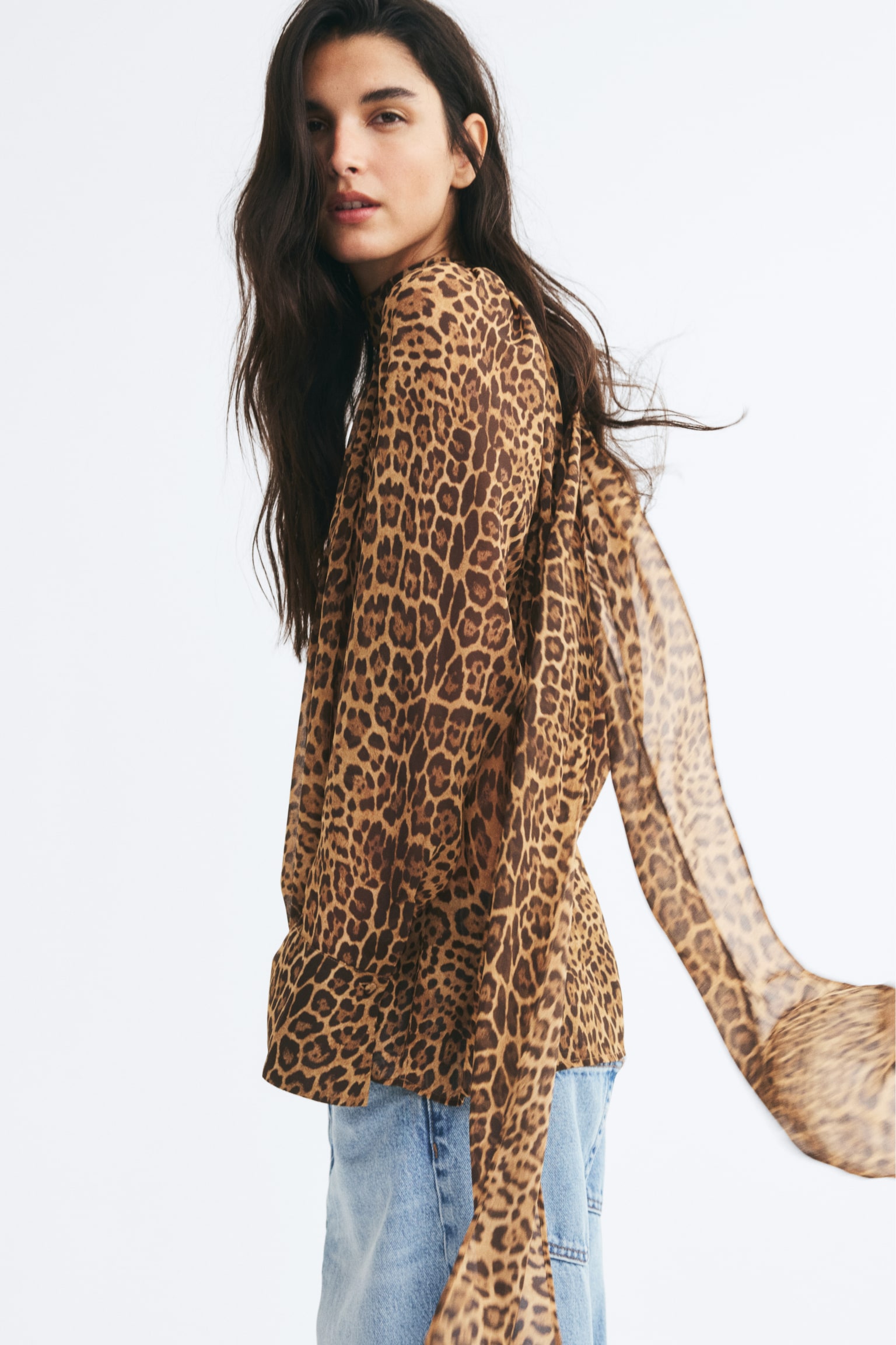Женская блузка H&M Blouse with Scarf Collar, цвет: Бежевый / Леопардовый с принтом — фото 5