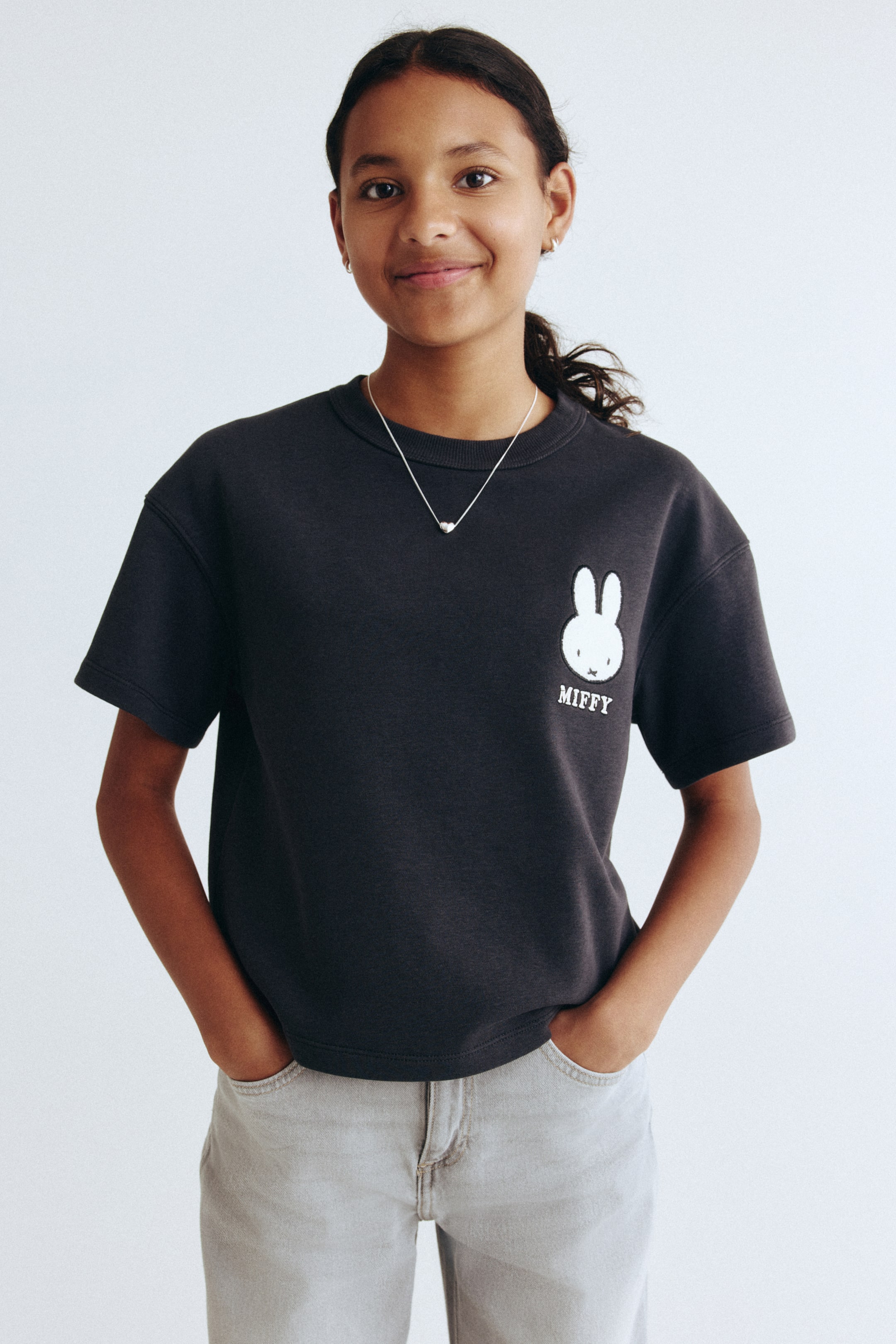 Ampliar la imagen: Playera con diseño - Gris oscuro/Miffy - Kids | H&M MX 1