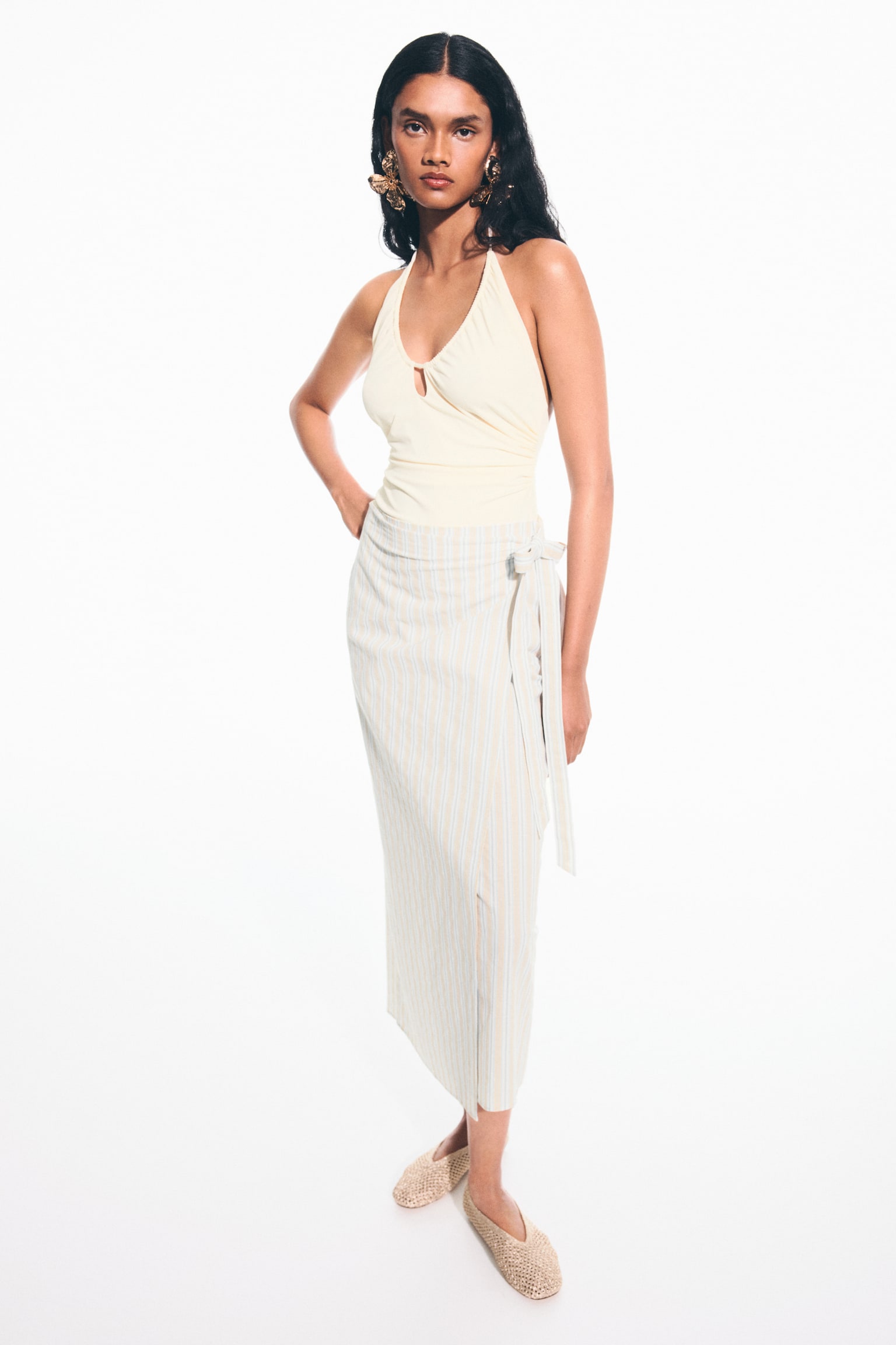 Body drapeado con cuello halter - Crema/Café oscuro/Rojo - 3