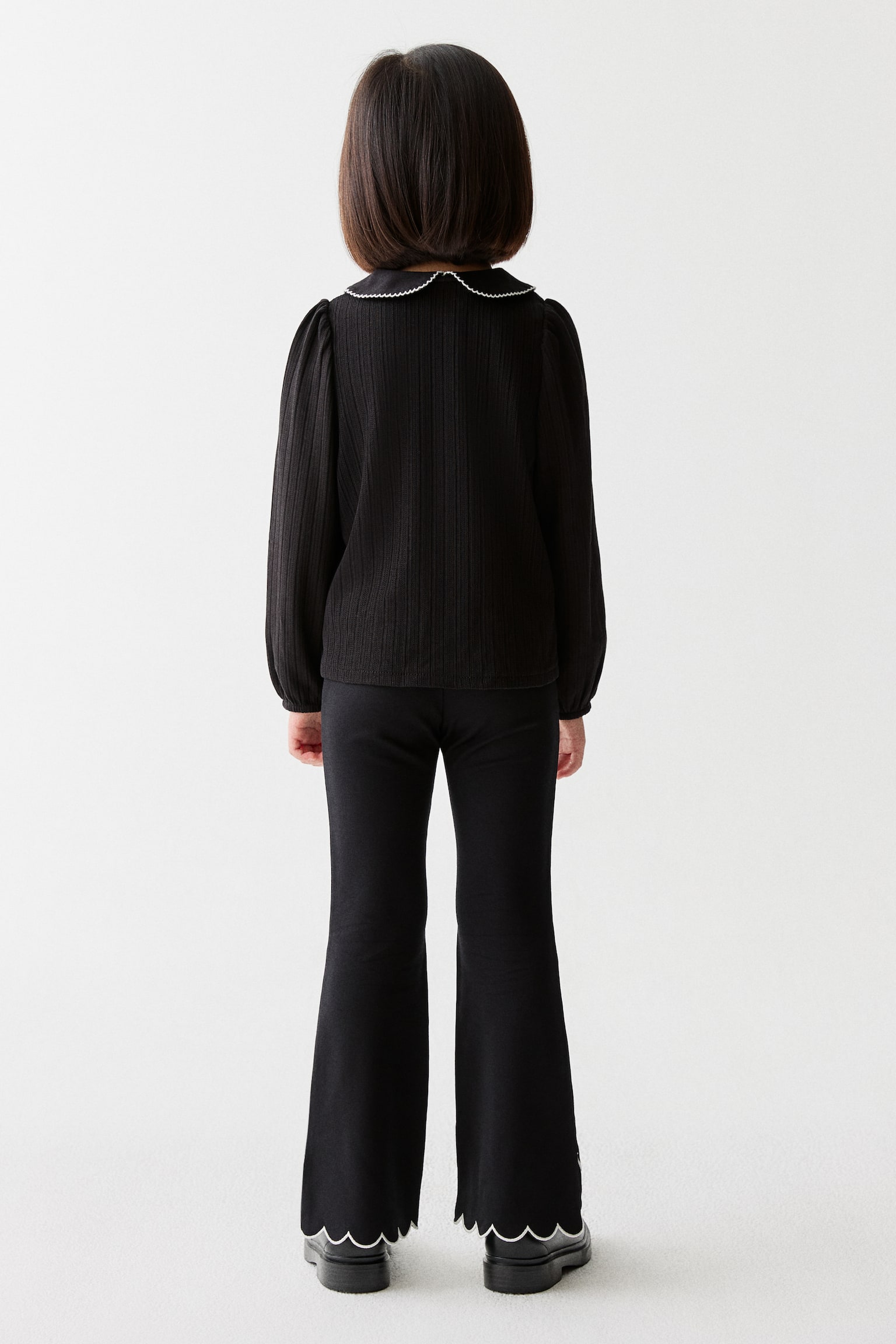 스캘럽트 헴 플레어 레깅스 - 블랙/크림 - 5