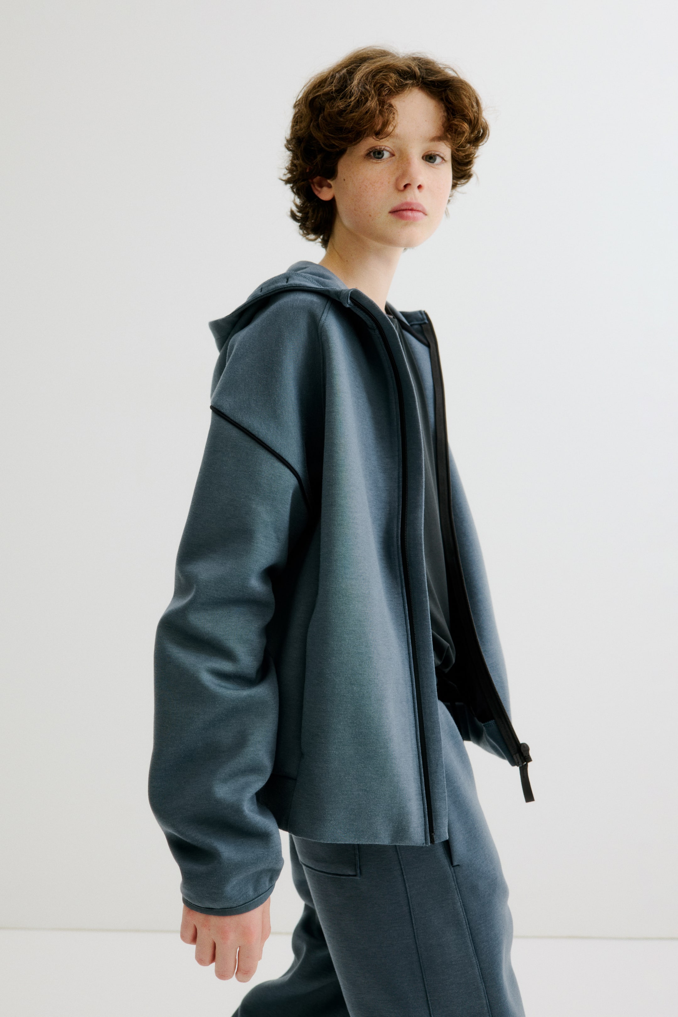 Ampliar la imagen: Sports zip-through hoodie with DryMove™ - Azul cerceta - Kids | H&M MX 1