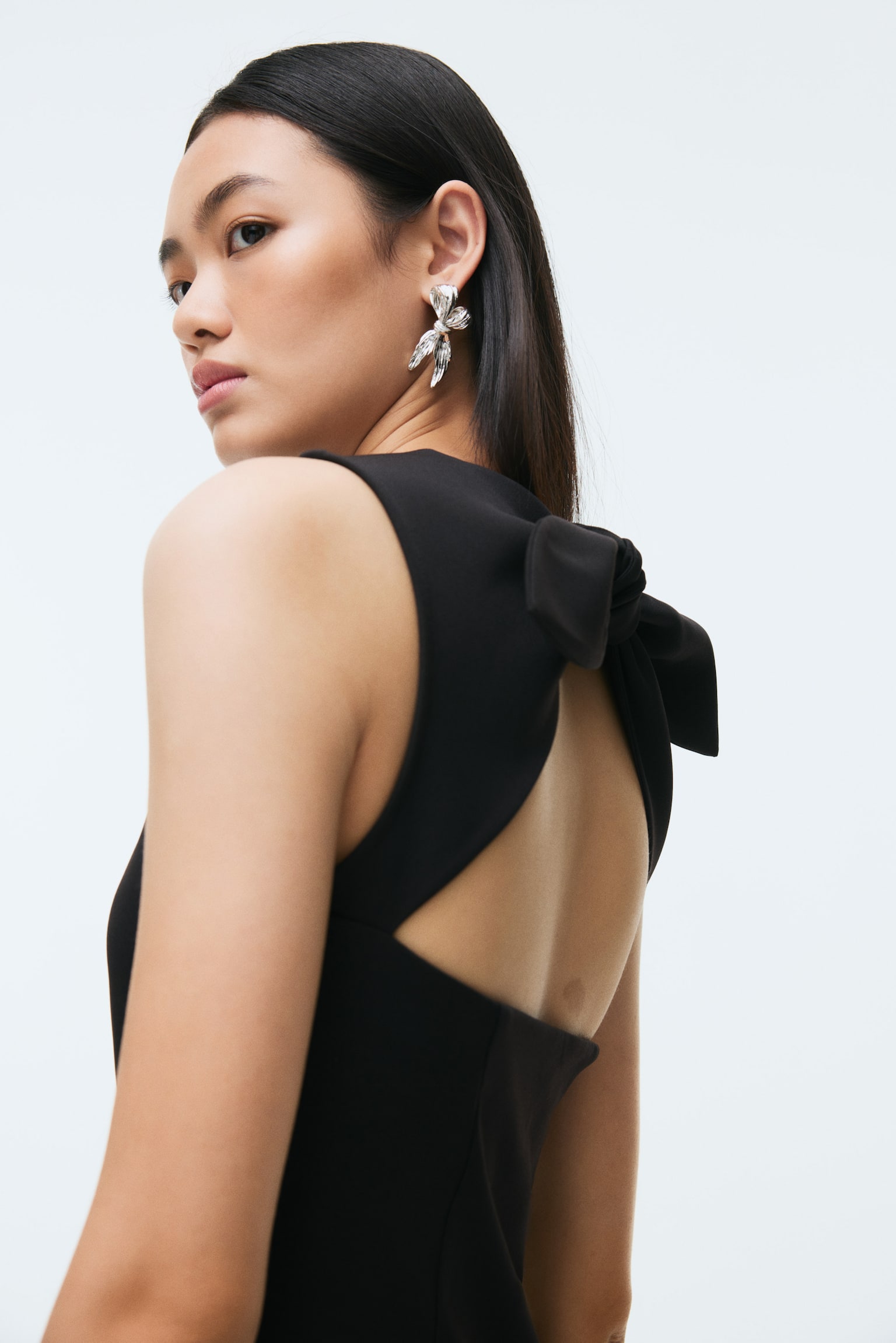 Rückenfreies Minikleid - Schwarz - 3