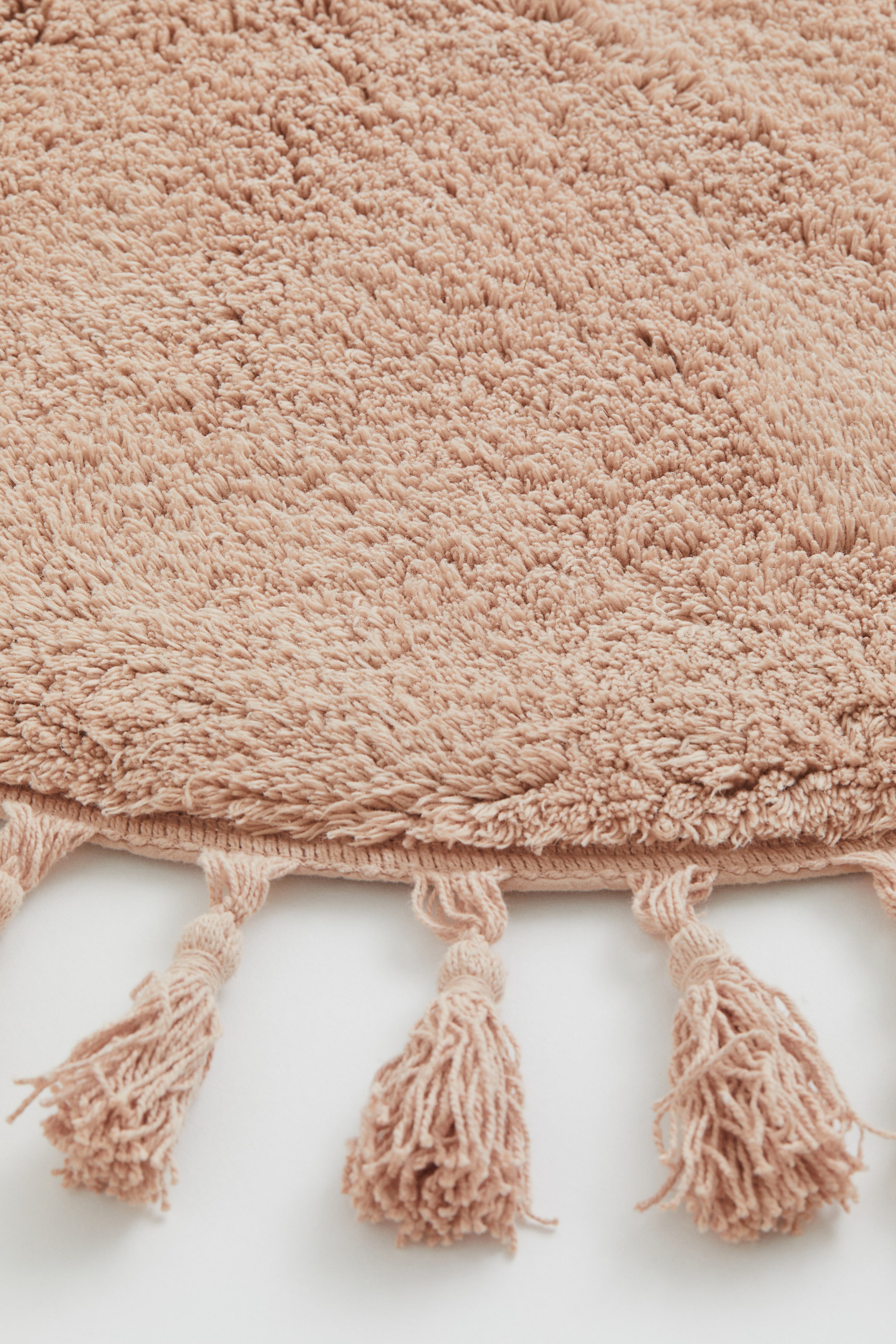Round tasselled bath mat Dark powder beige Home All H&M GB