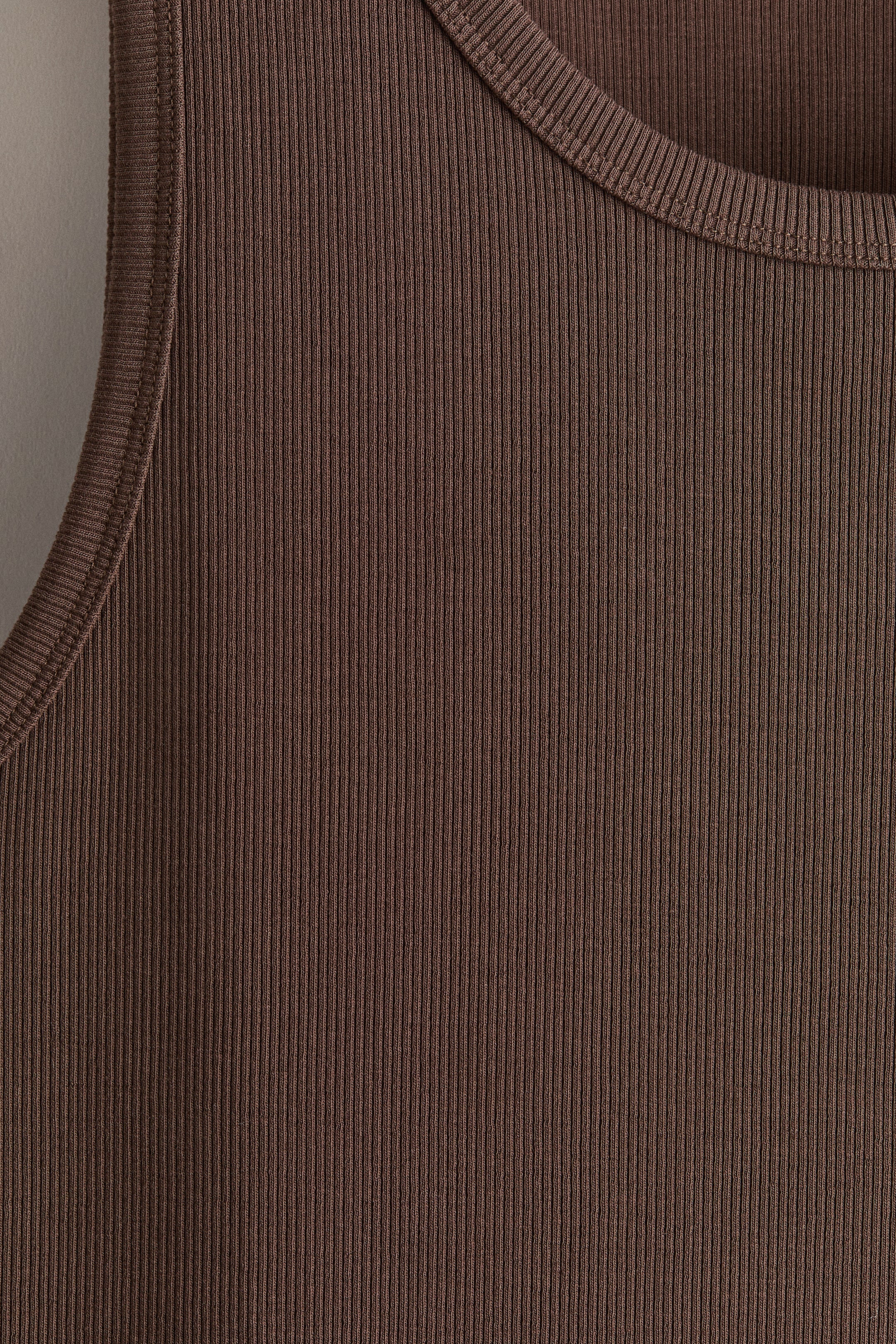 Camisole côtelée près du corps